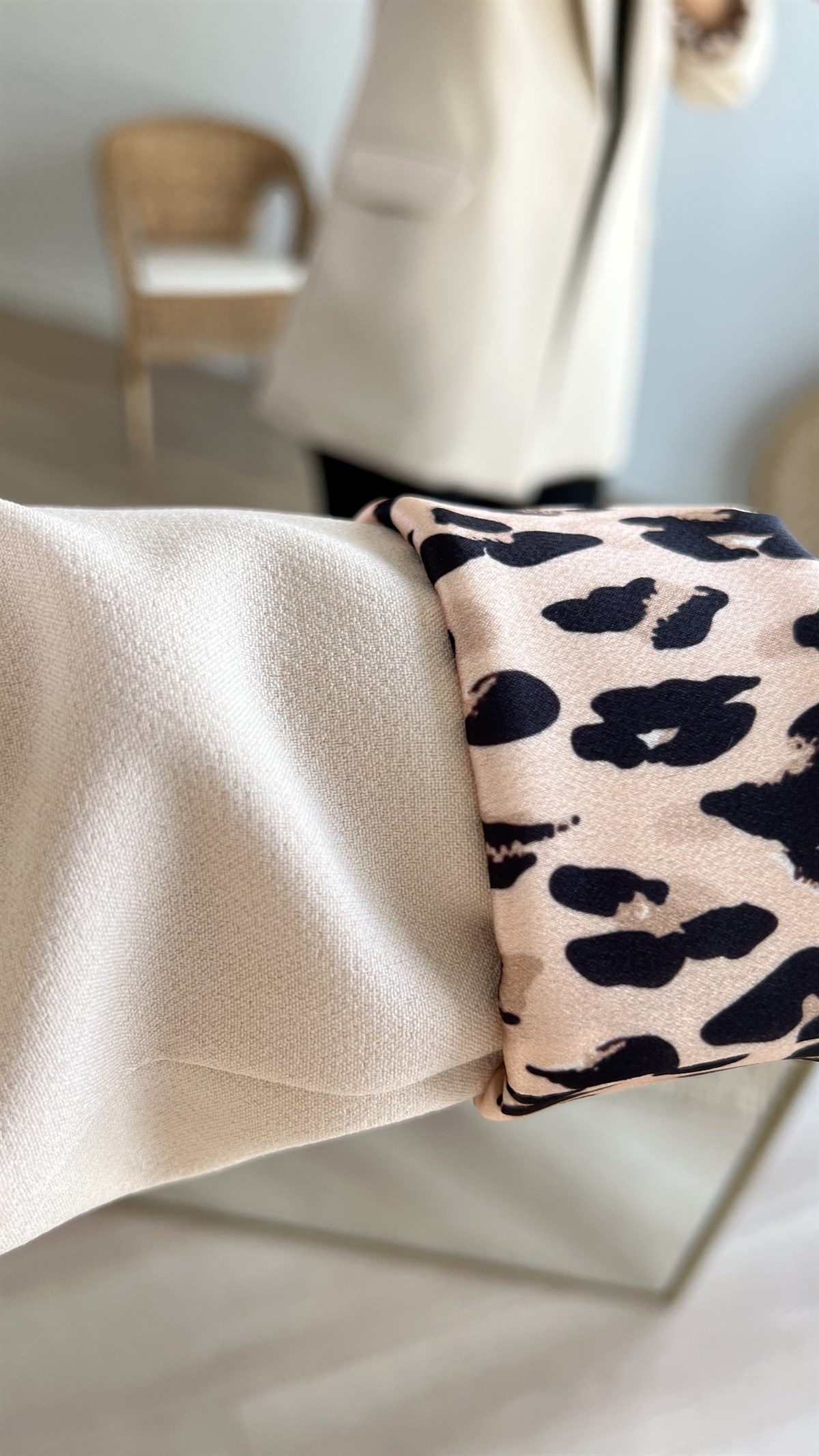 Leopar Astar Detaylı Bej Ceket