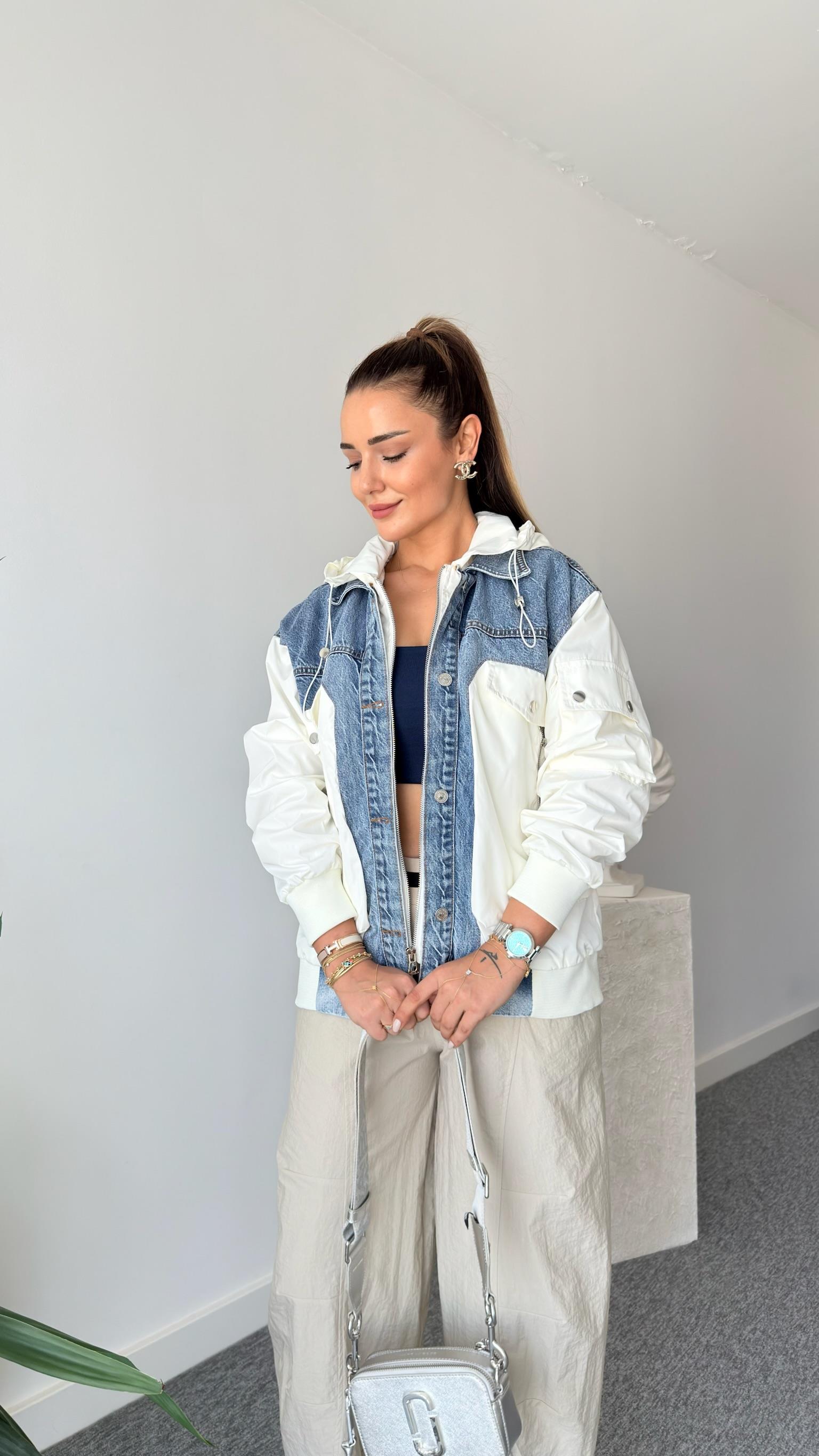 Beyaz Paraşüt Detaylı Mavi Jean Ceket 