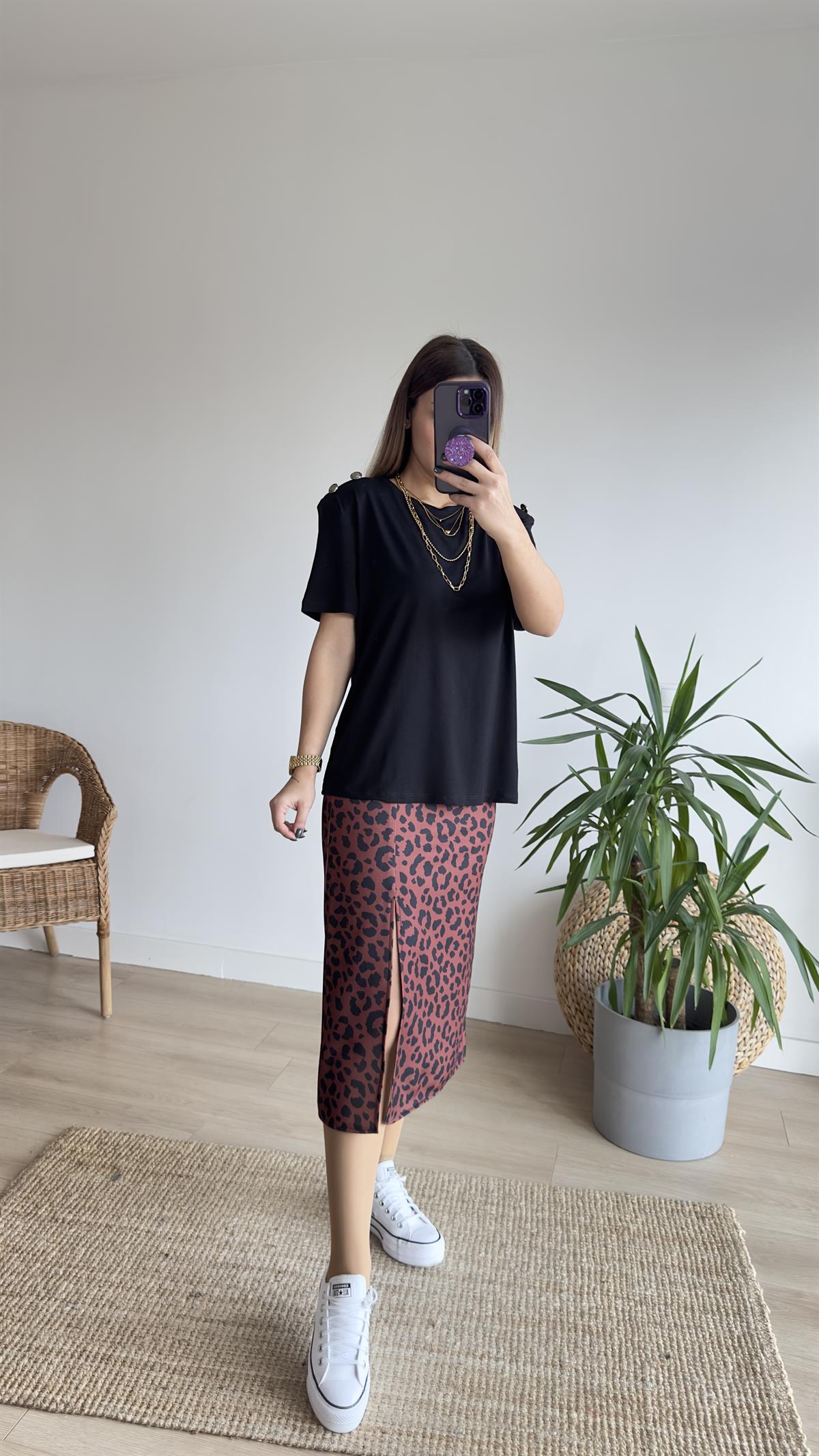 Vatka Ve Düğme Detay Siyah Tshirt
