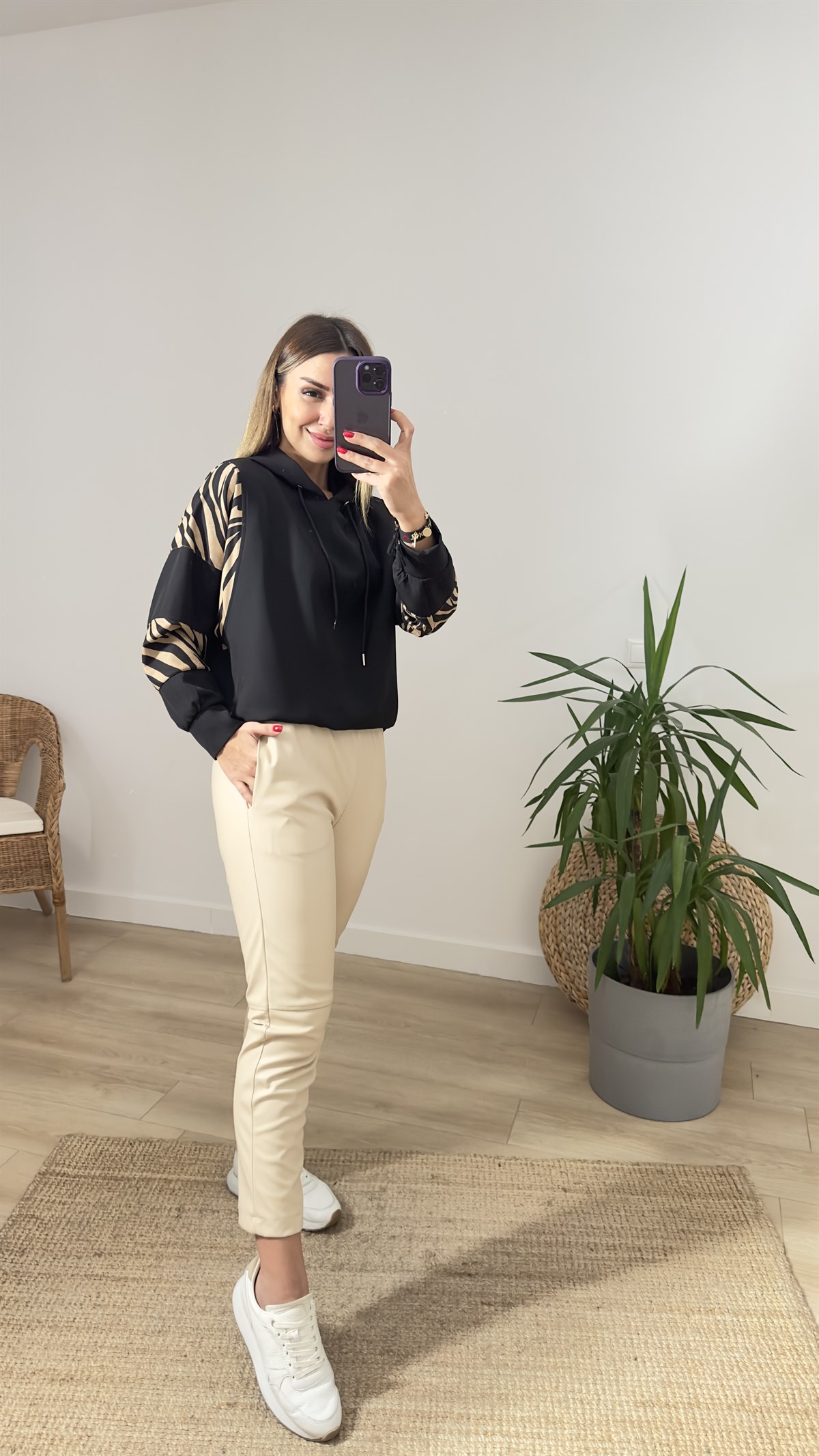 Kolları Zebra Detaylı Siyah Sweatshirt
