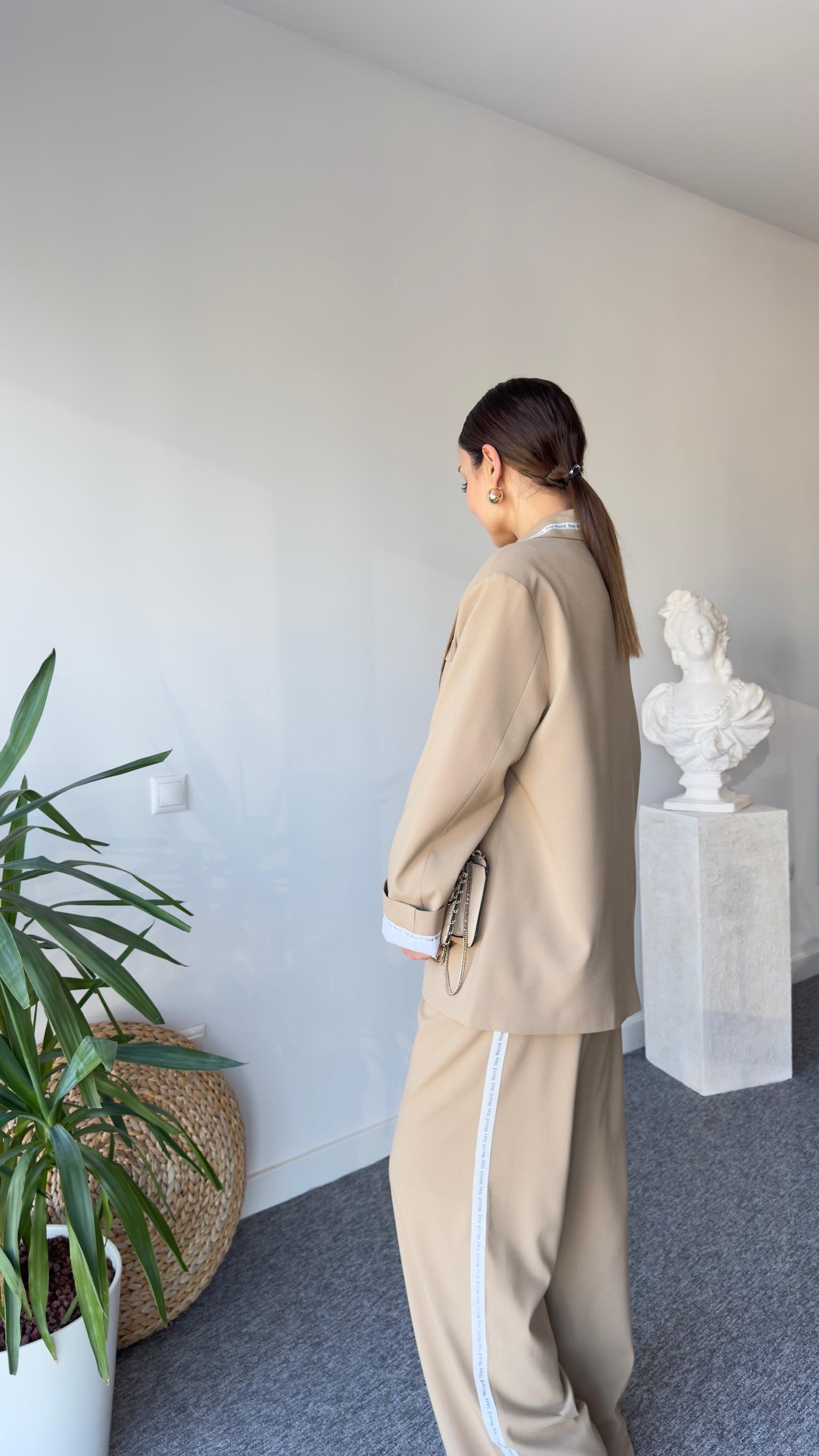Seta Şerit Yazı Detaylı Bej Blazer Ceket