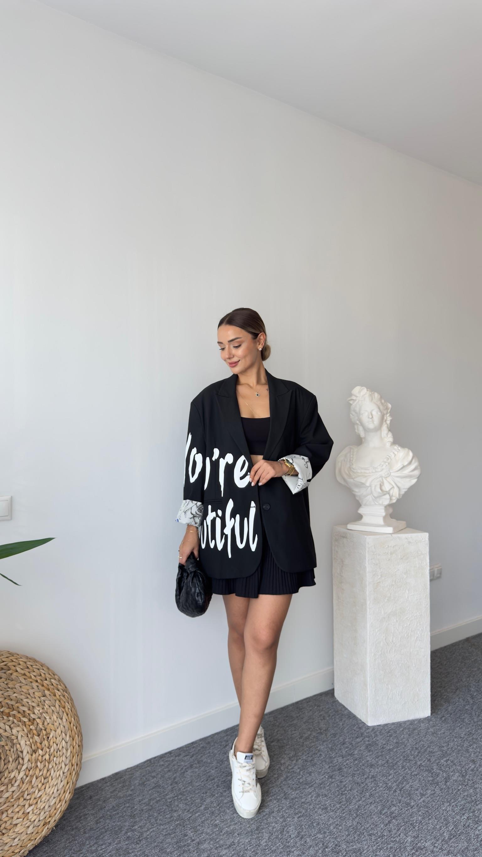 Libby Yazı Detaylı Siyah Blazer Ceket