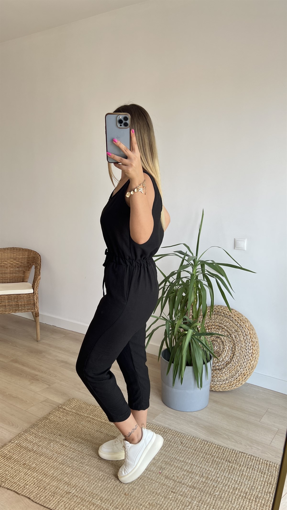 Beli Lastikli Siyah Kolsuz Tulum