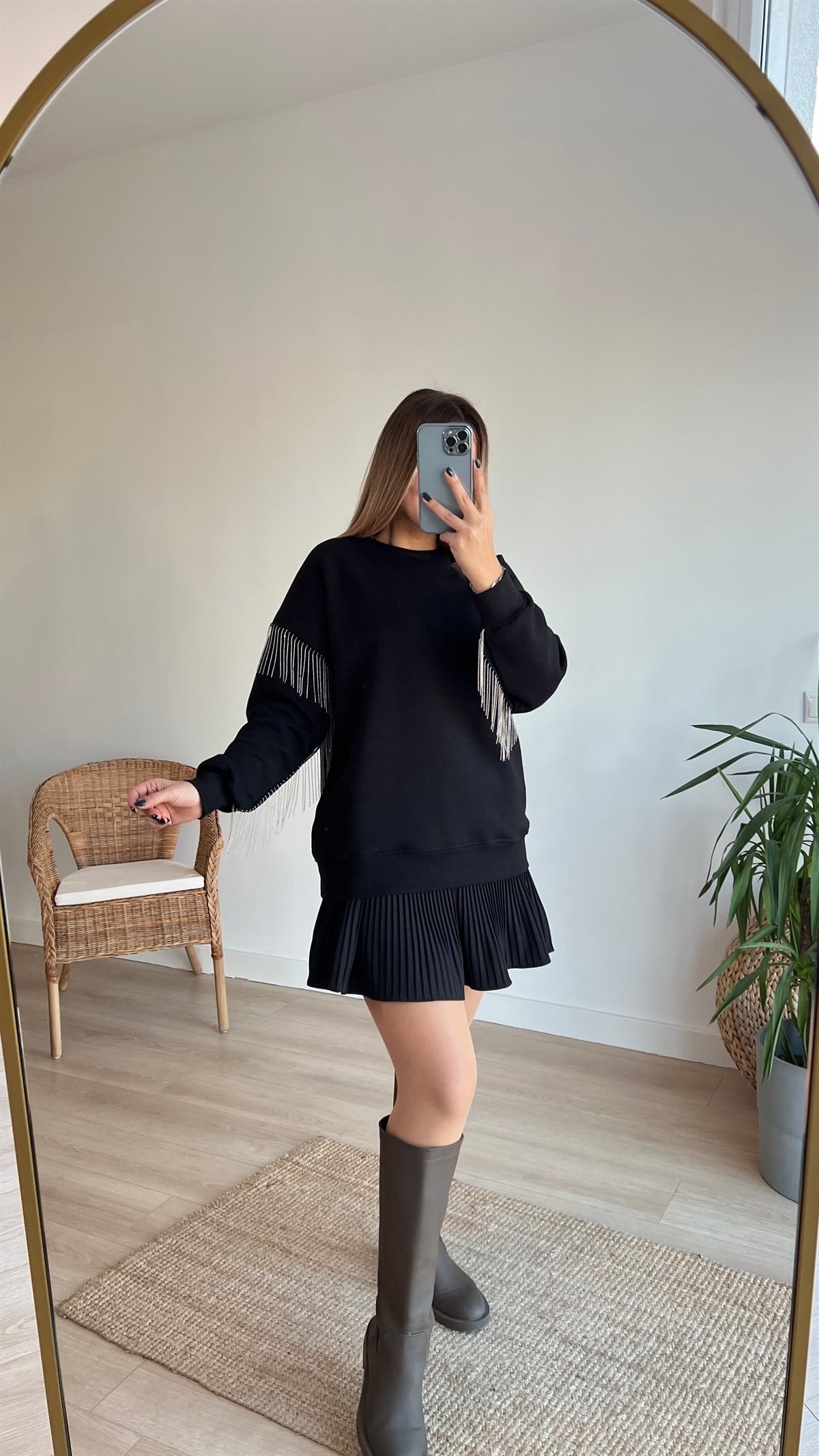Kolları Zincir Detaylı Siyah Sweatshirt