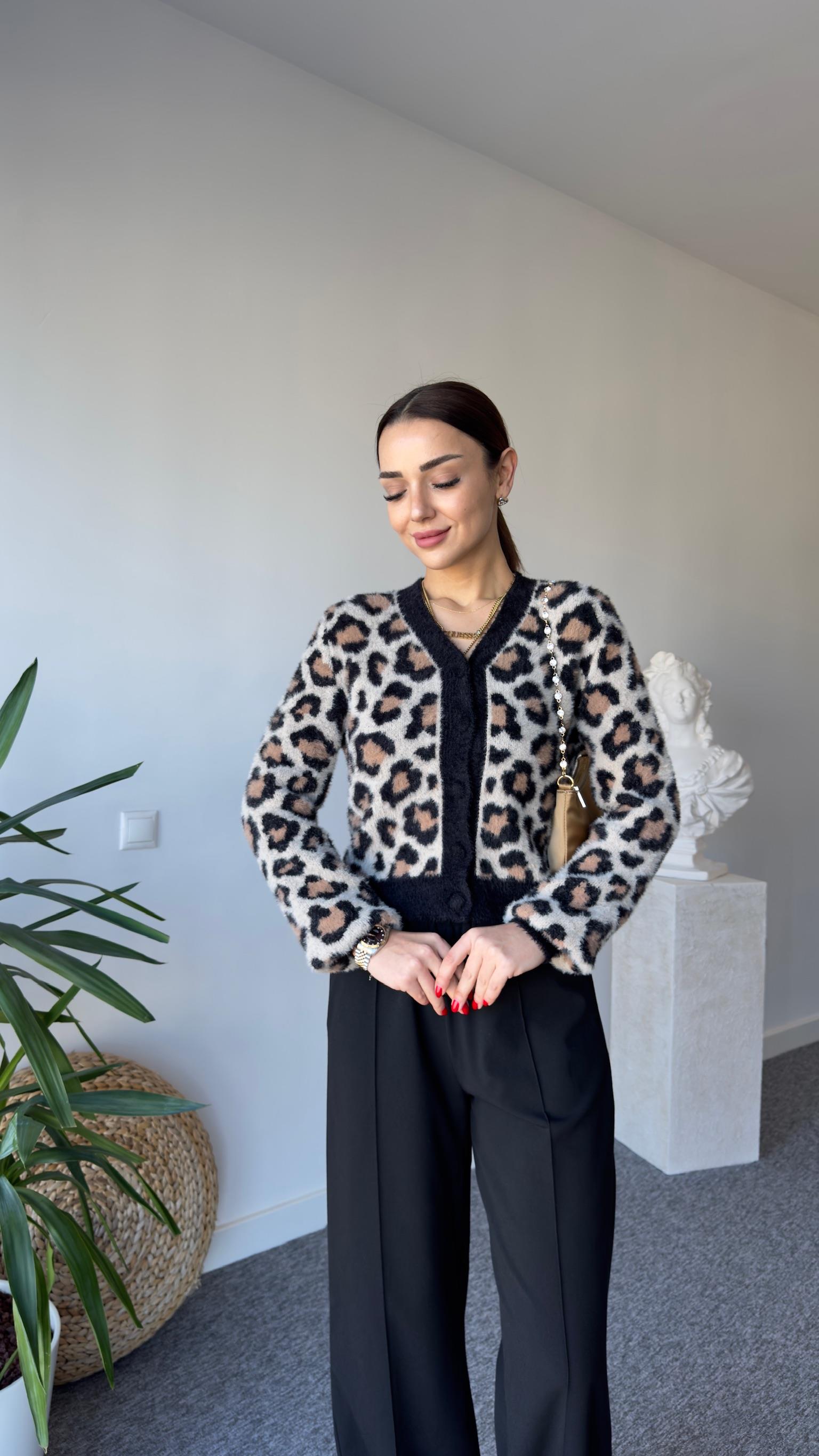 V Yaka Yumuşak Doku Leopar Desen Hırka