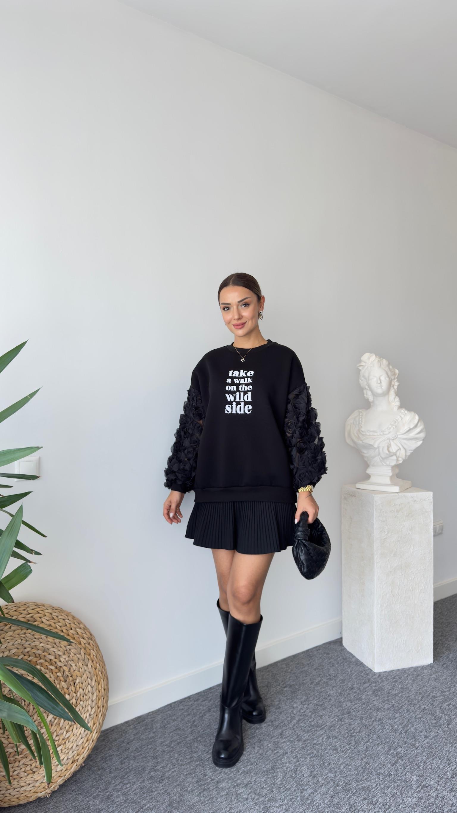 Kollar Gül Detaylı Siyah Sweatshirt
