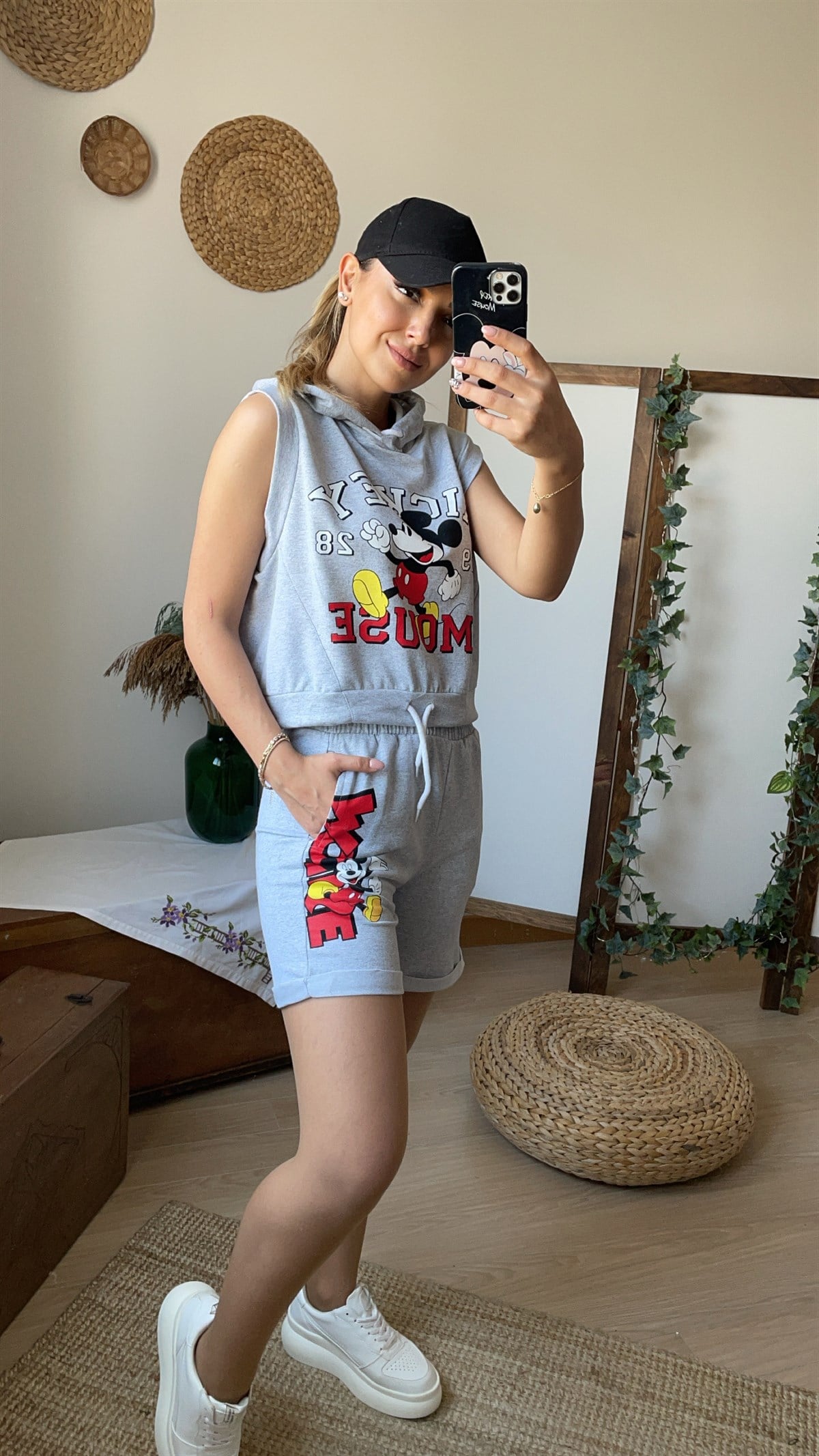 Mickey Baskılı Gri Şortlu Takım