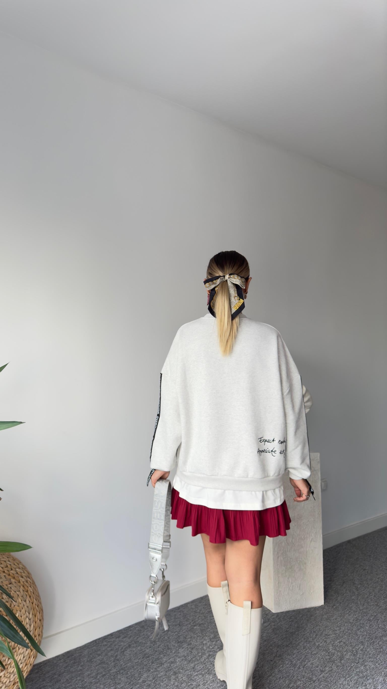 Nouve Kollar Şerit Yazılı Tasarım Sweatshirt