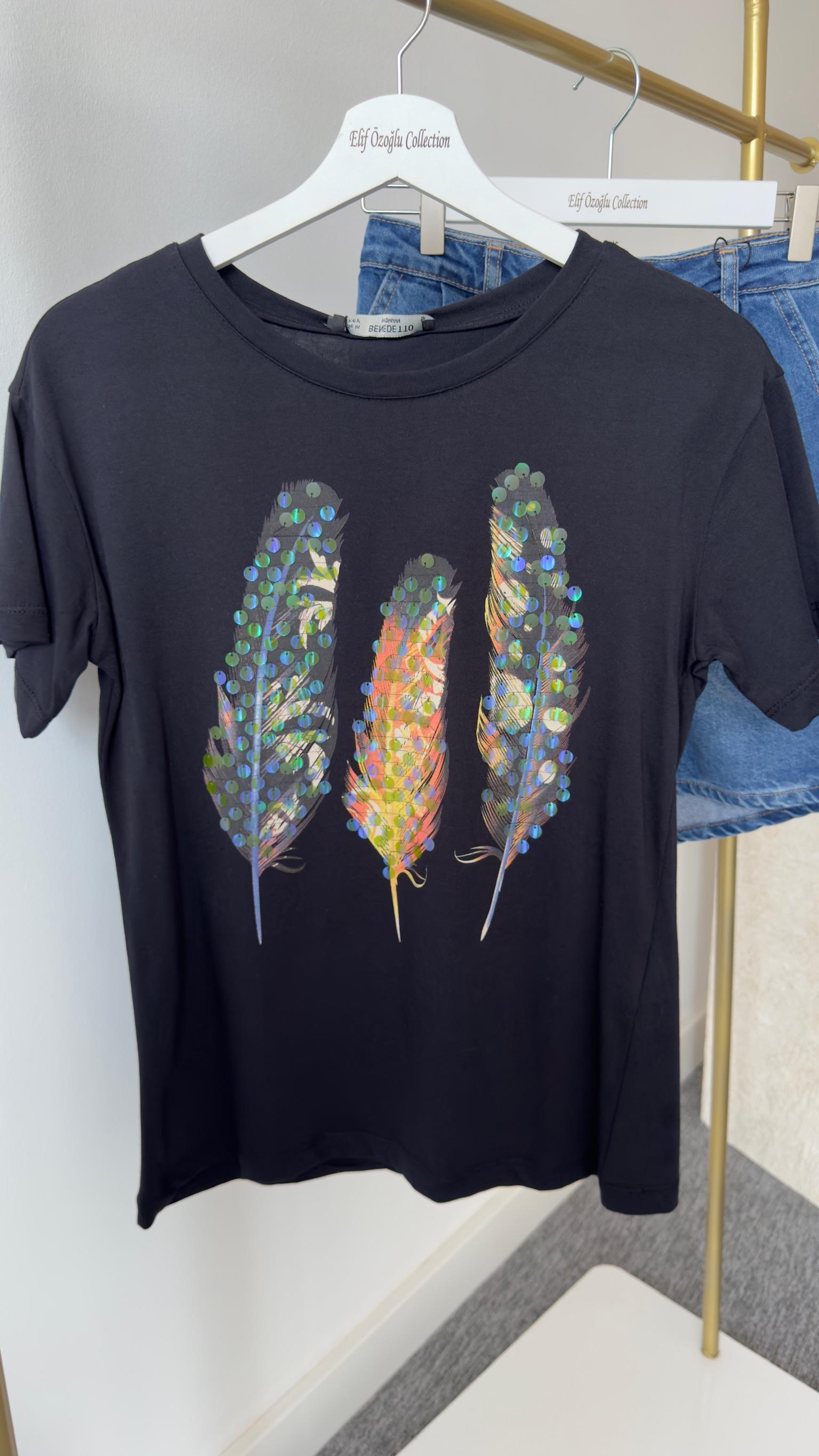 Renkli Kuş Tüyü Baskı Tshirt