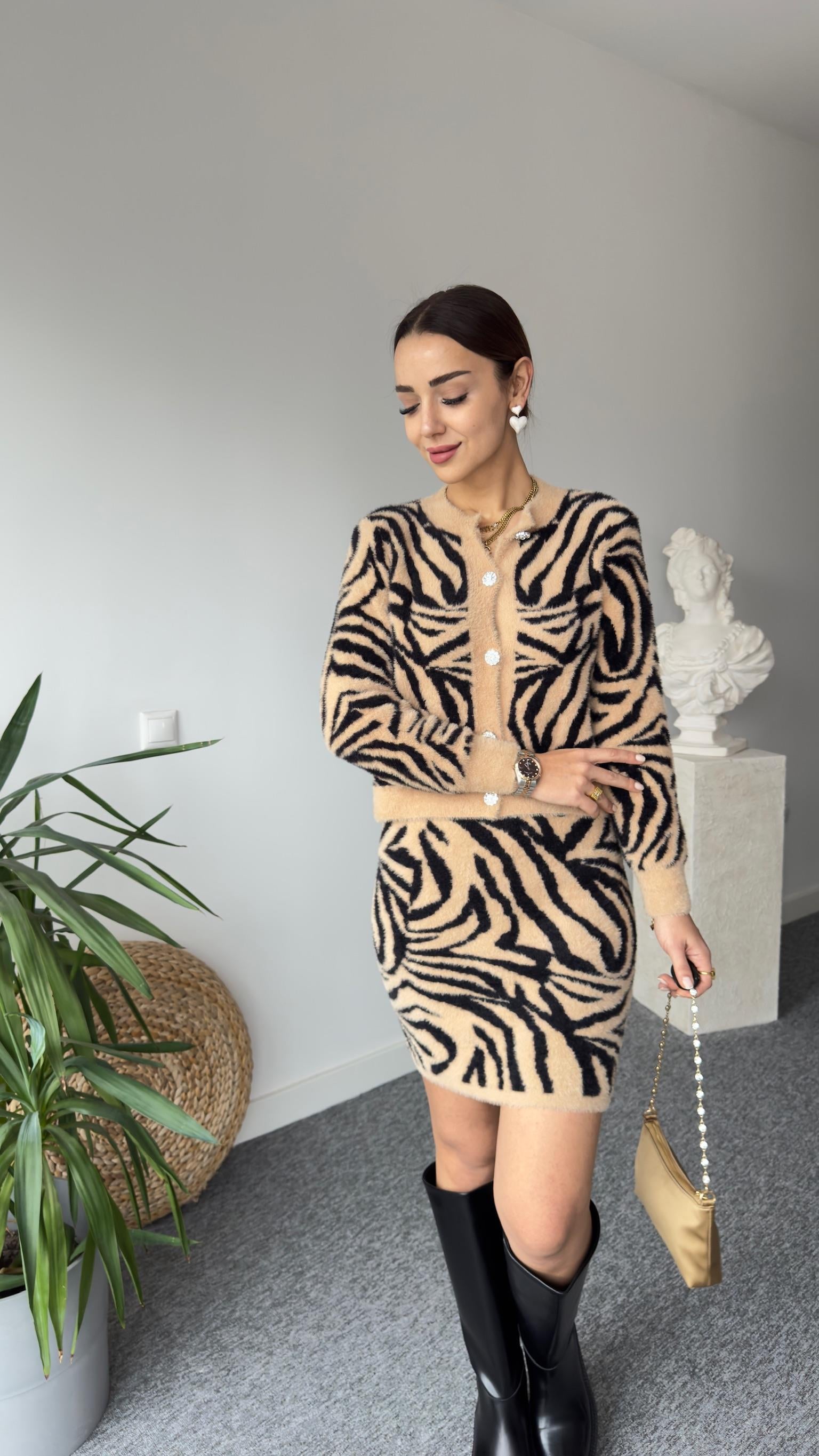 Zebra Desen Yumoş Sakallı Etekli Takım