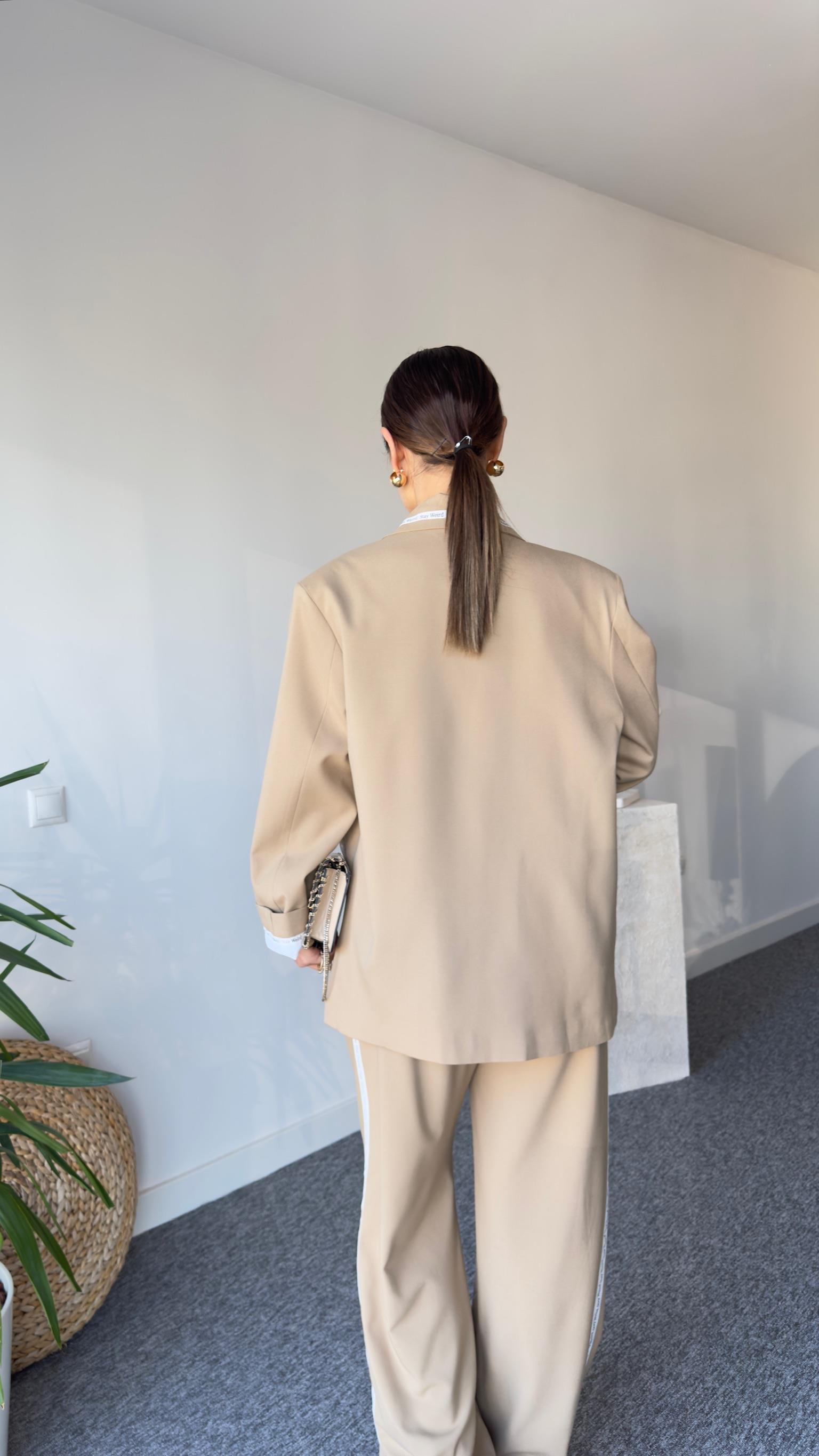 Seta Şerit Yazı Detaylı Bej Blazer Ceket