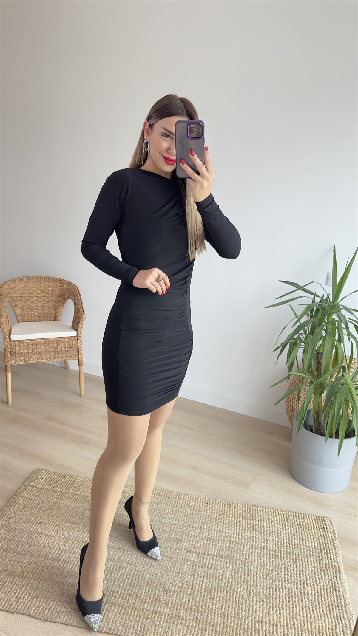 Siyah Büzgü Detay Elbise 
