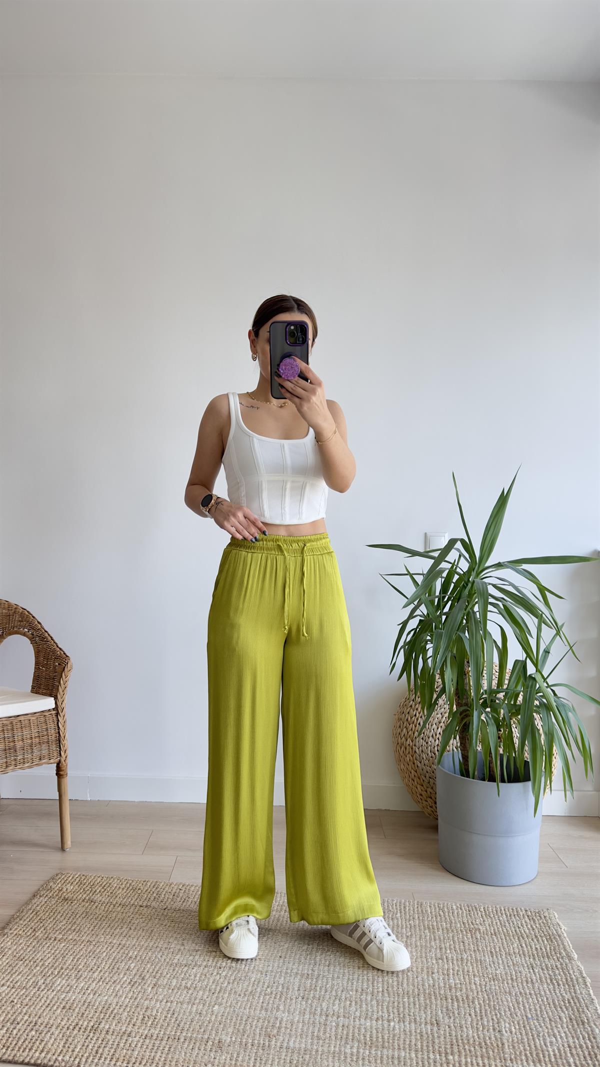 Parlak Kumaş Yeşil Bol Paça Pantolon