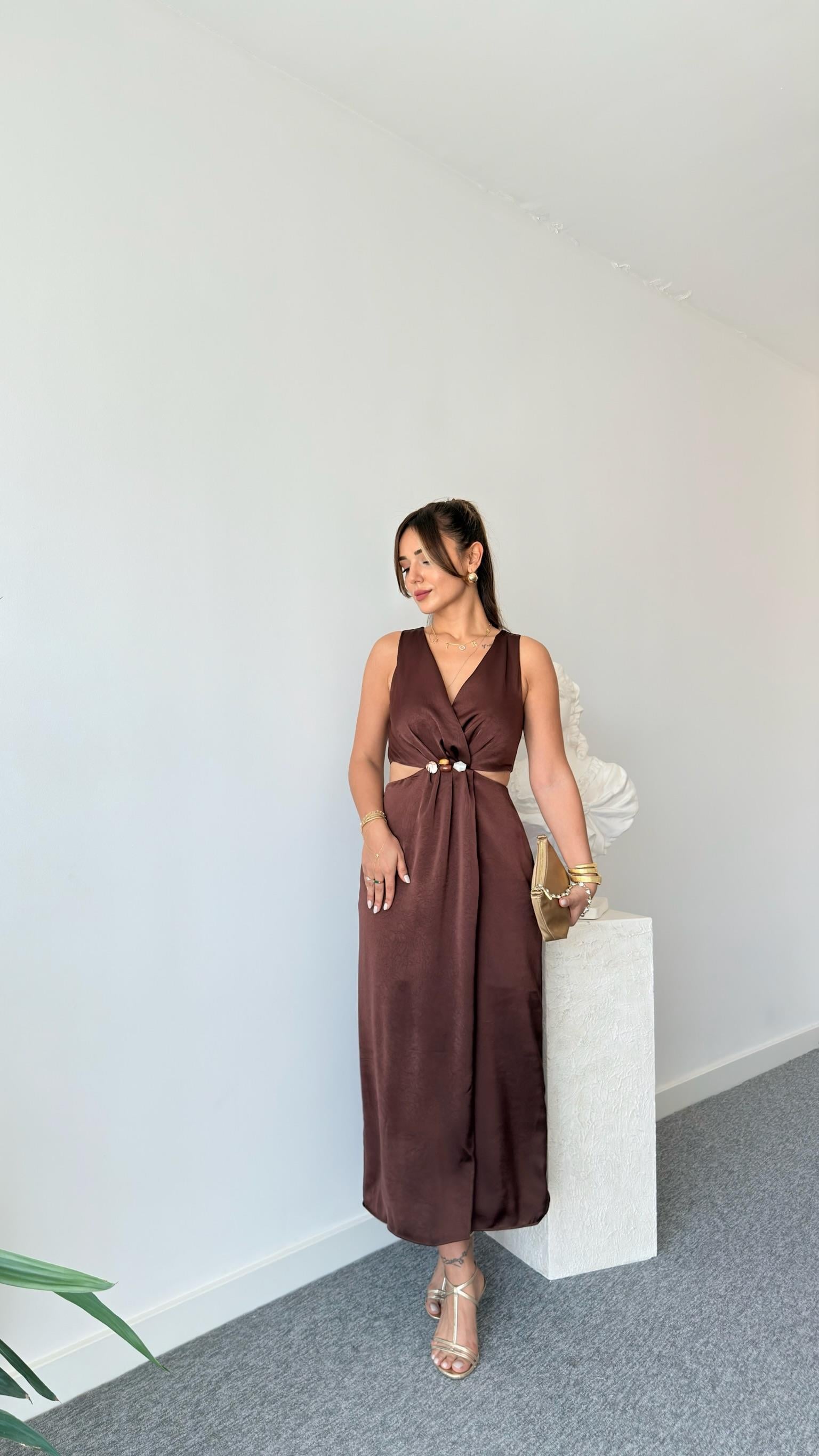 Kahve Pencere Detaylı Boncuklu Elbise