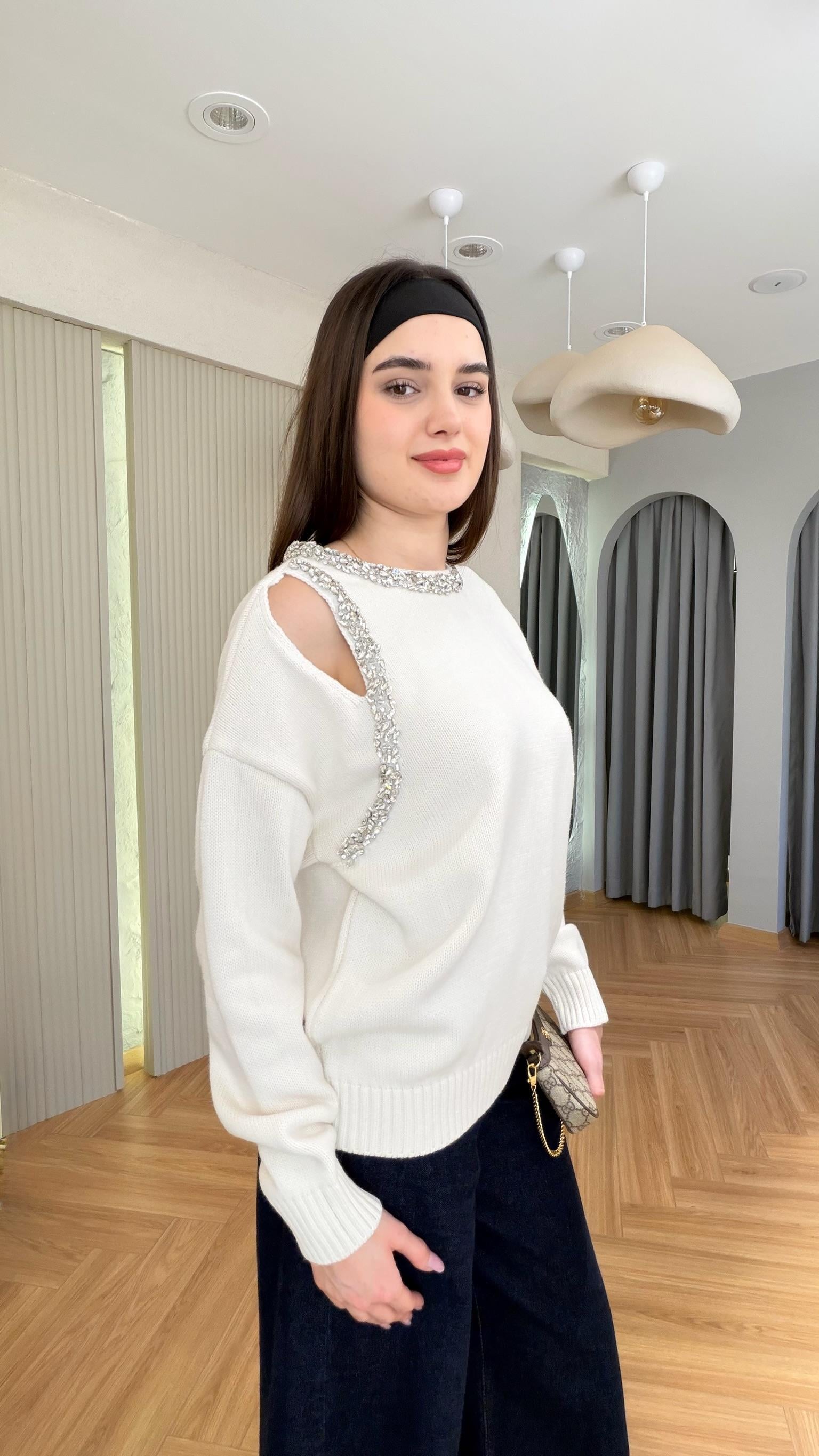 Ekru Taş Şerit İşlemeli Kazak