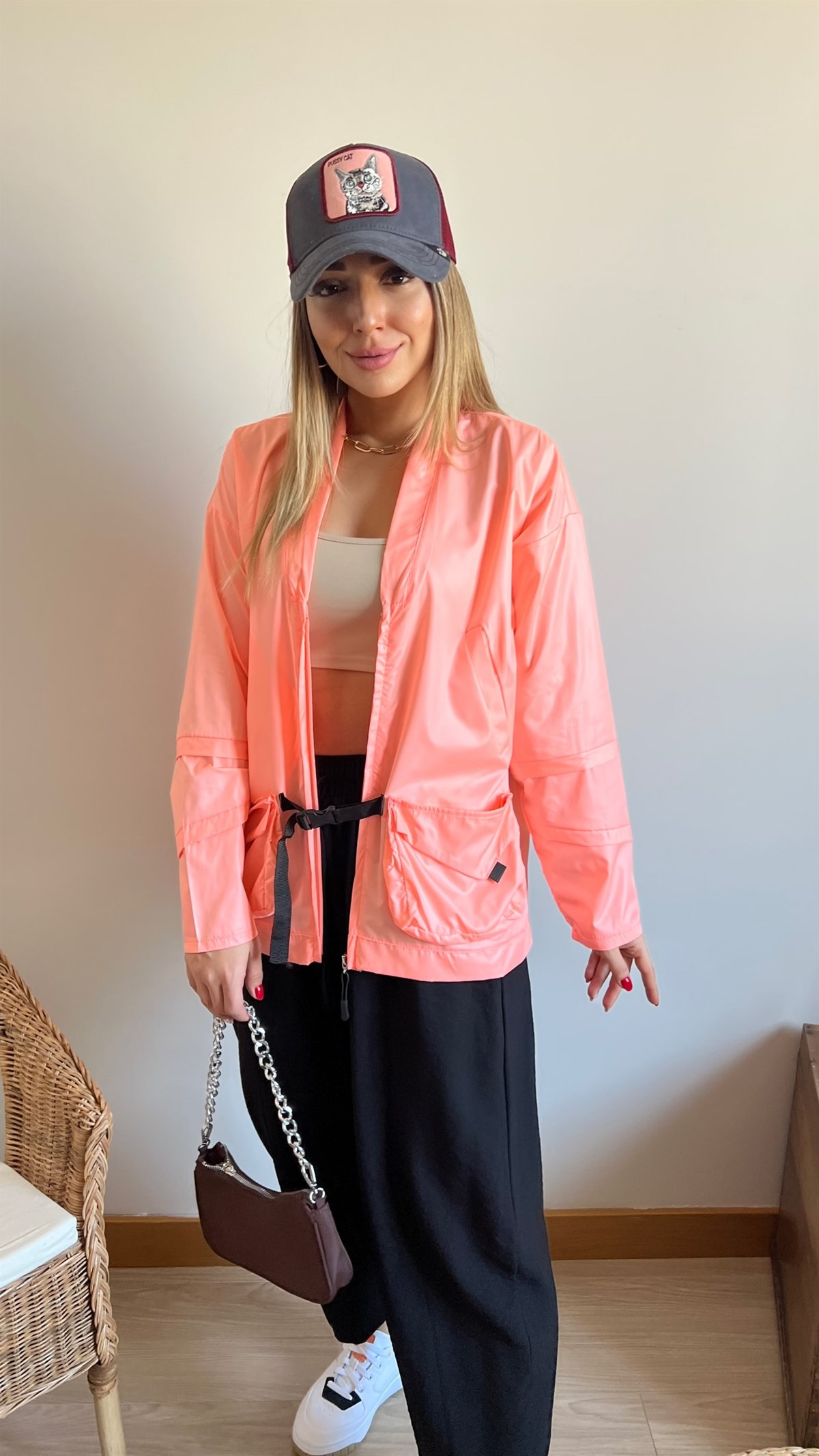 Aksesuar Detaylı Pembe Tasarım Yağmurluk
