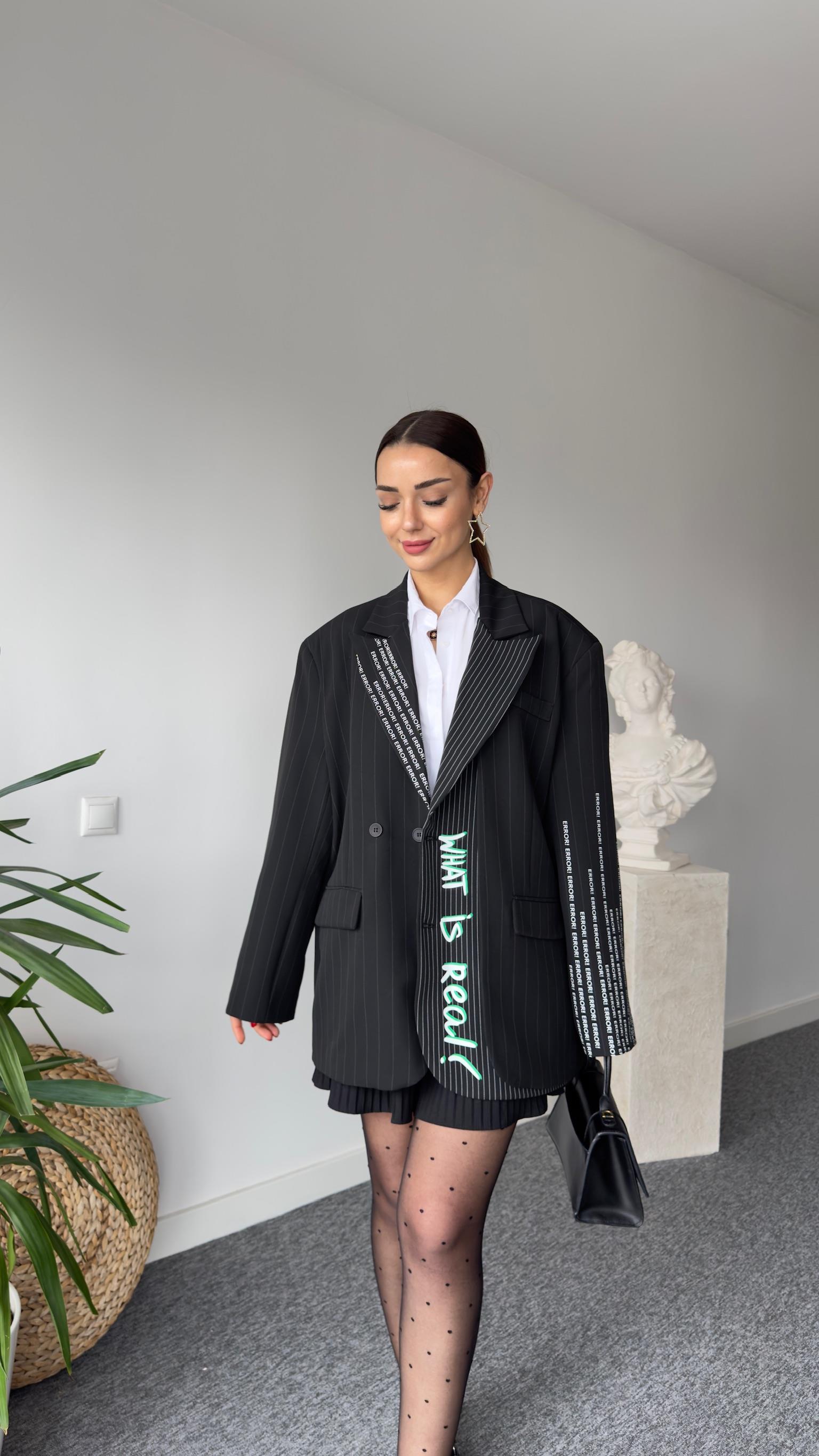 Perpa Yazı Detaylı Siyah Blazer Ceket