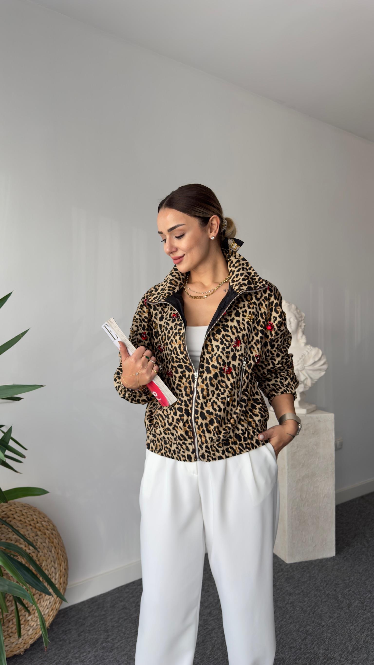 Nasci Taş Detaylı Astarlı Leopar Ceket