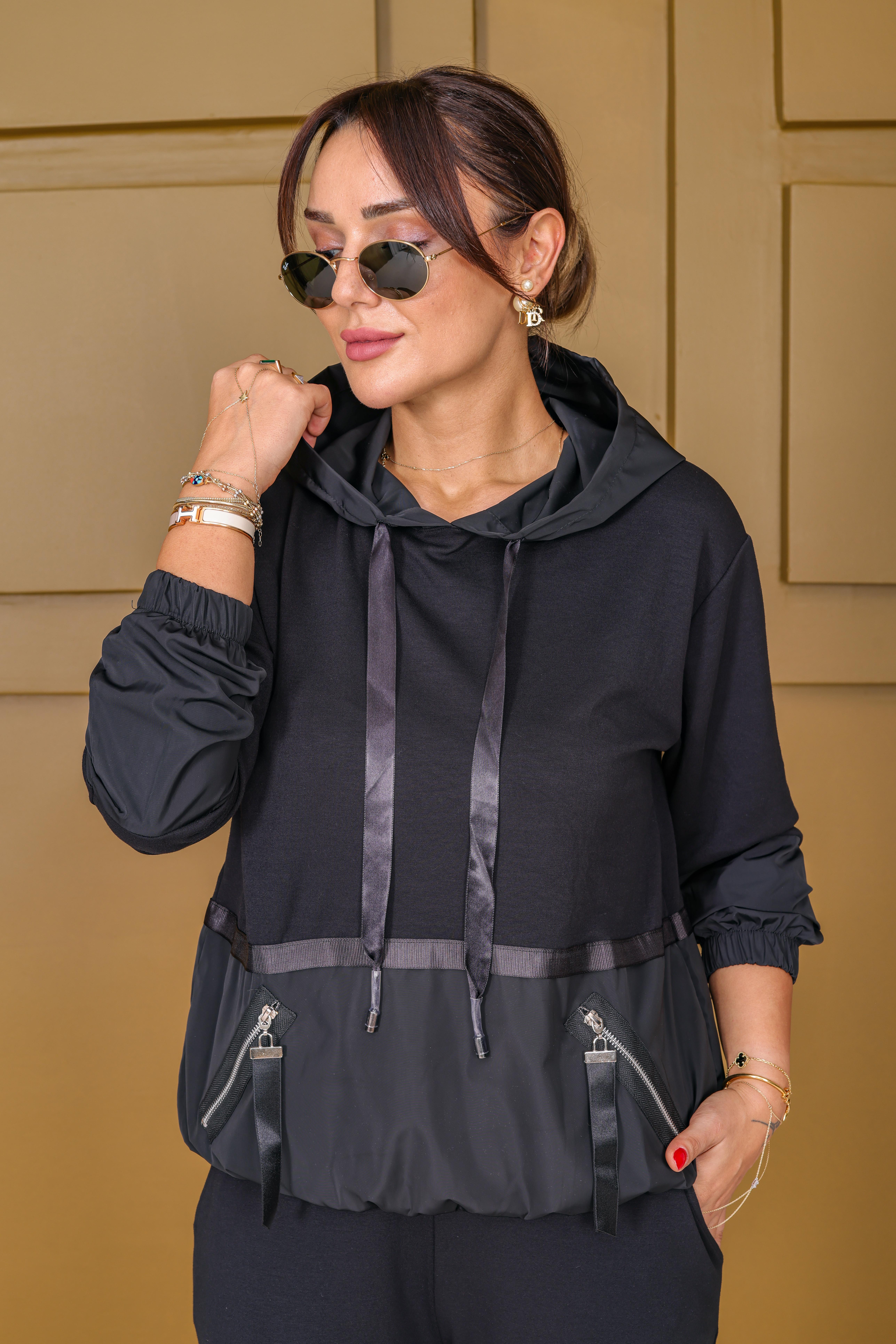 Paraşüt Detaylı Siyah Tasarım Takım