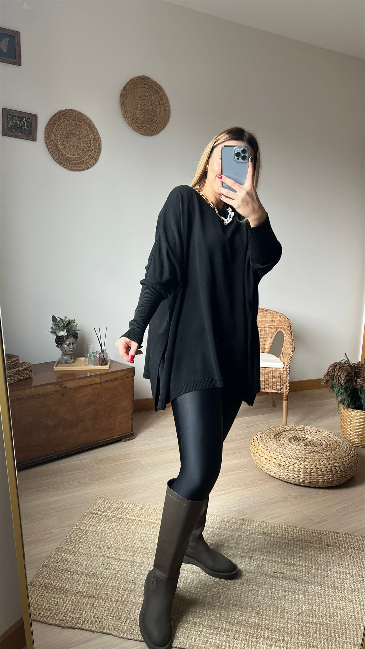 Yanları Yırtmaçlı Oversize Siyah Panço