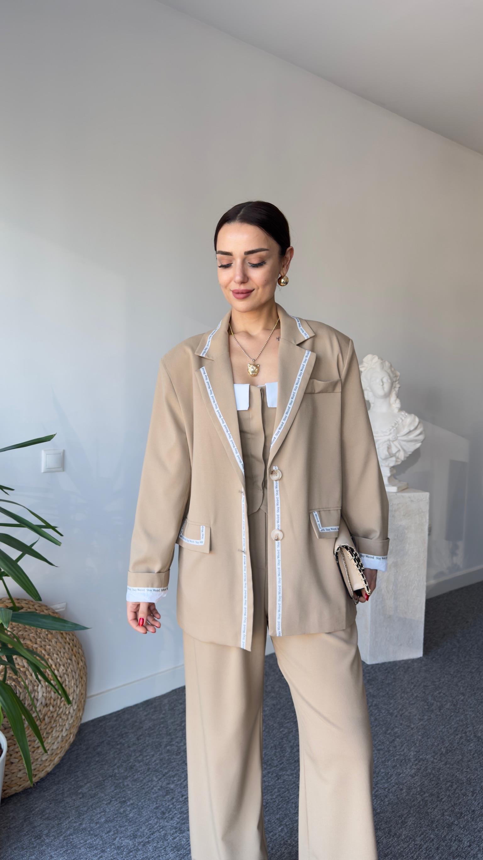 Seta Şerit Yazı Detaylı Bej Blazer Ceket