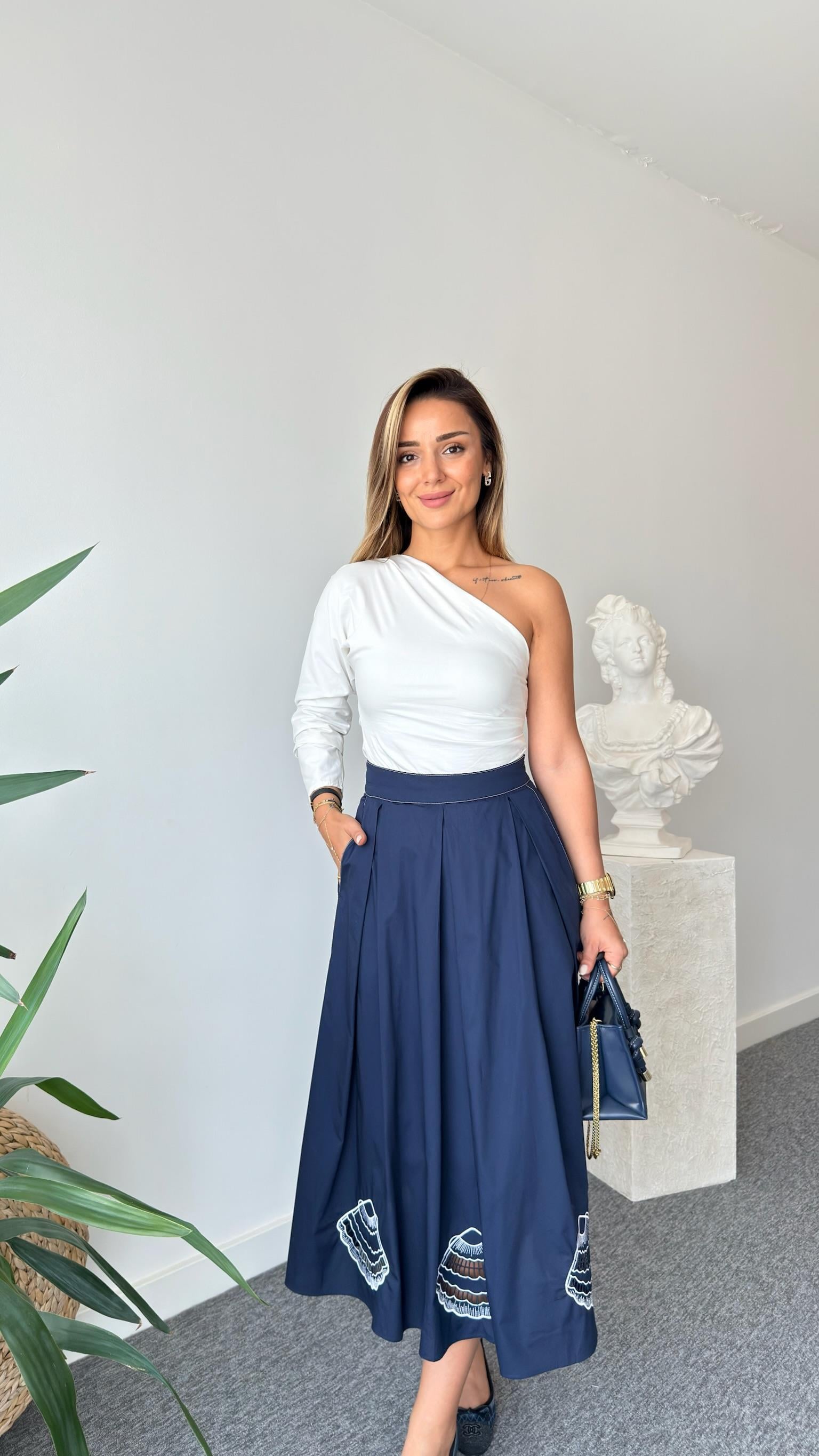 Beyaz Tek Omuz Asimetrik Poplin Bluz