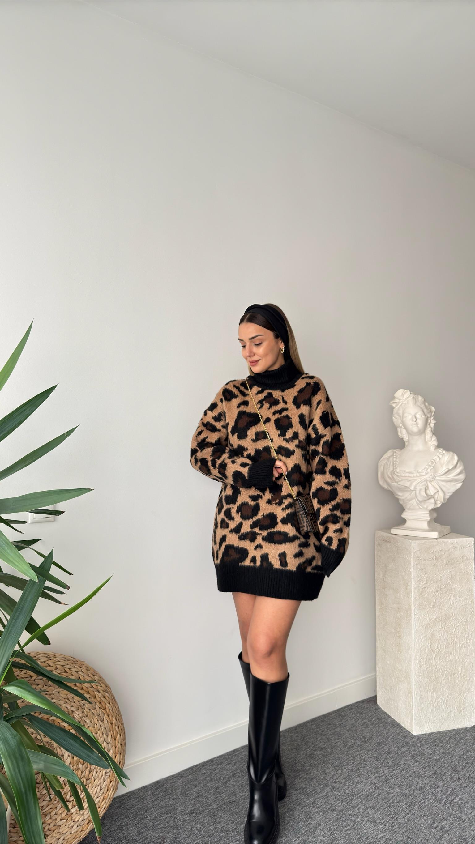 Boğazlı Leopar Desen Tunik Kazak