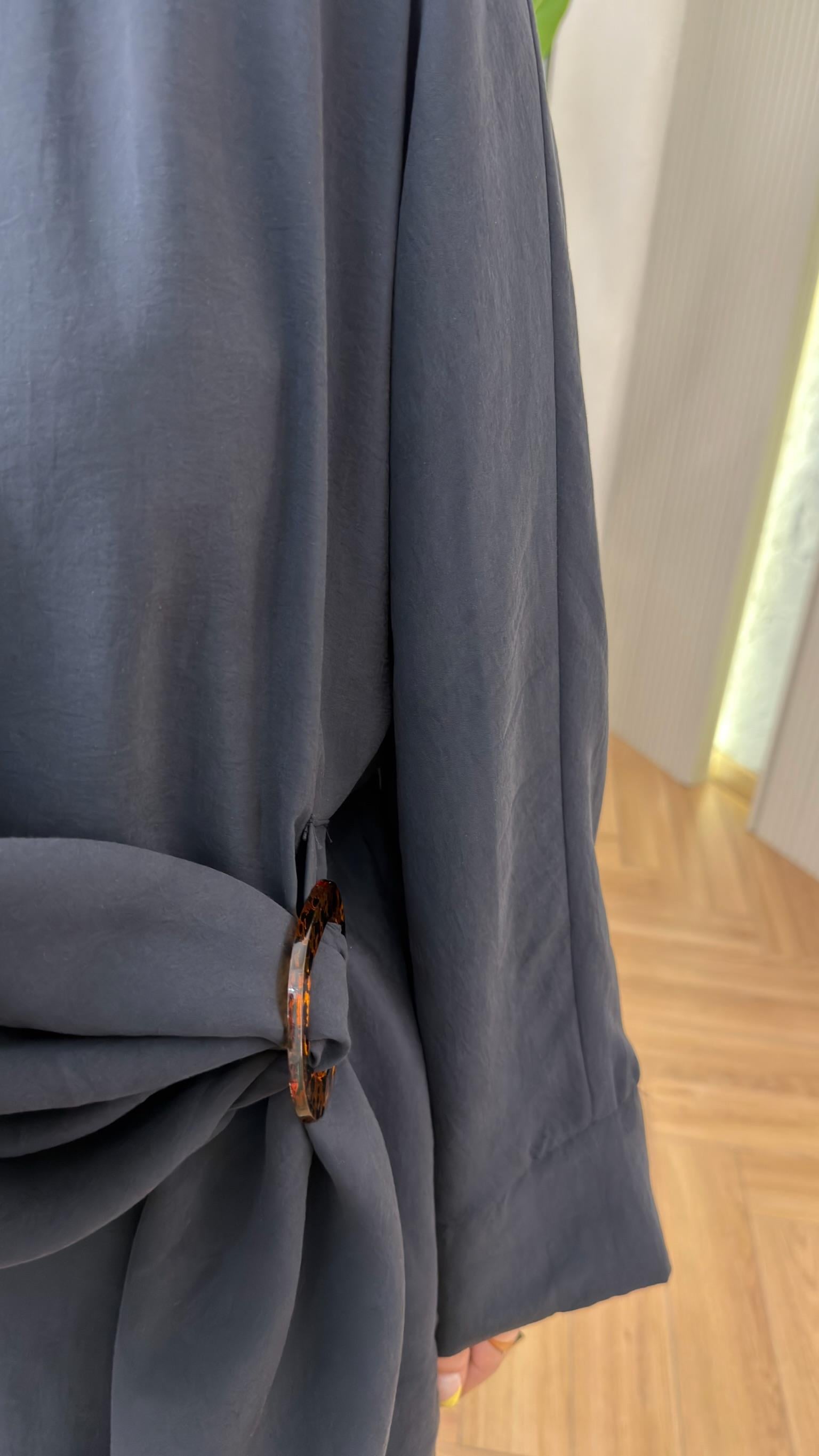 Siyah Üstü Tokalı Tensel Bluz Takım