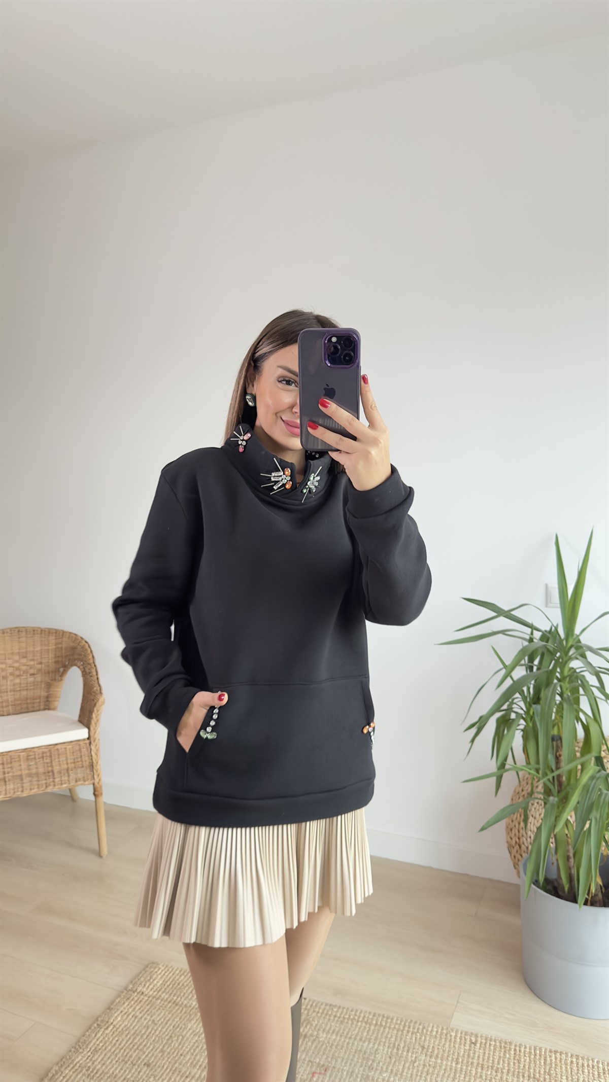Yaka Ve Cep Taş Detaylı Siyah Sweat