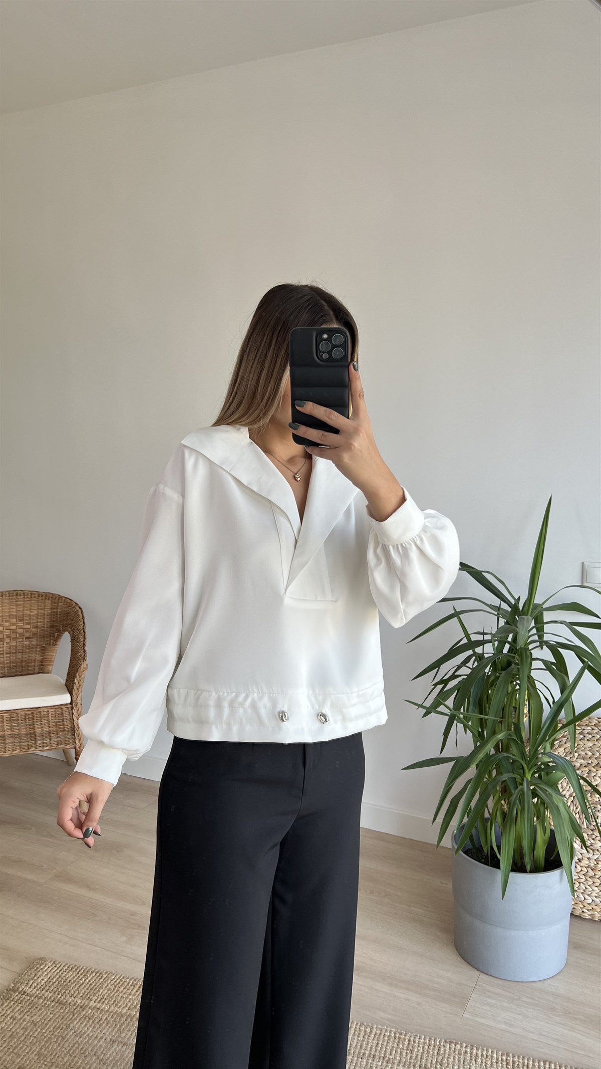 Gömlek Yaka Bel Büzgülü Beyaz Sweat