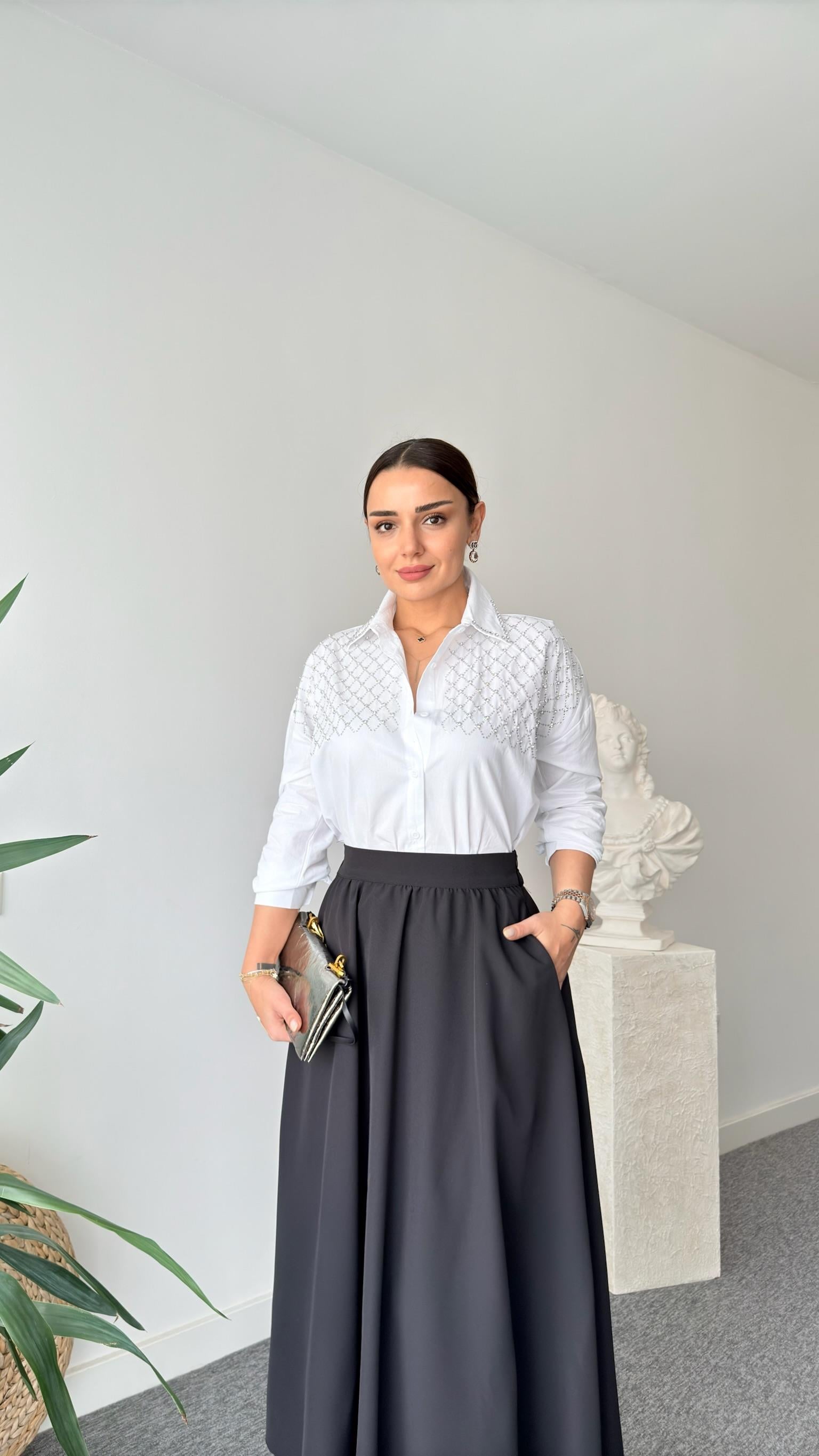 Beyaz Menzo Taş Detaylı Gömlek