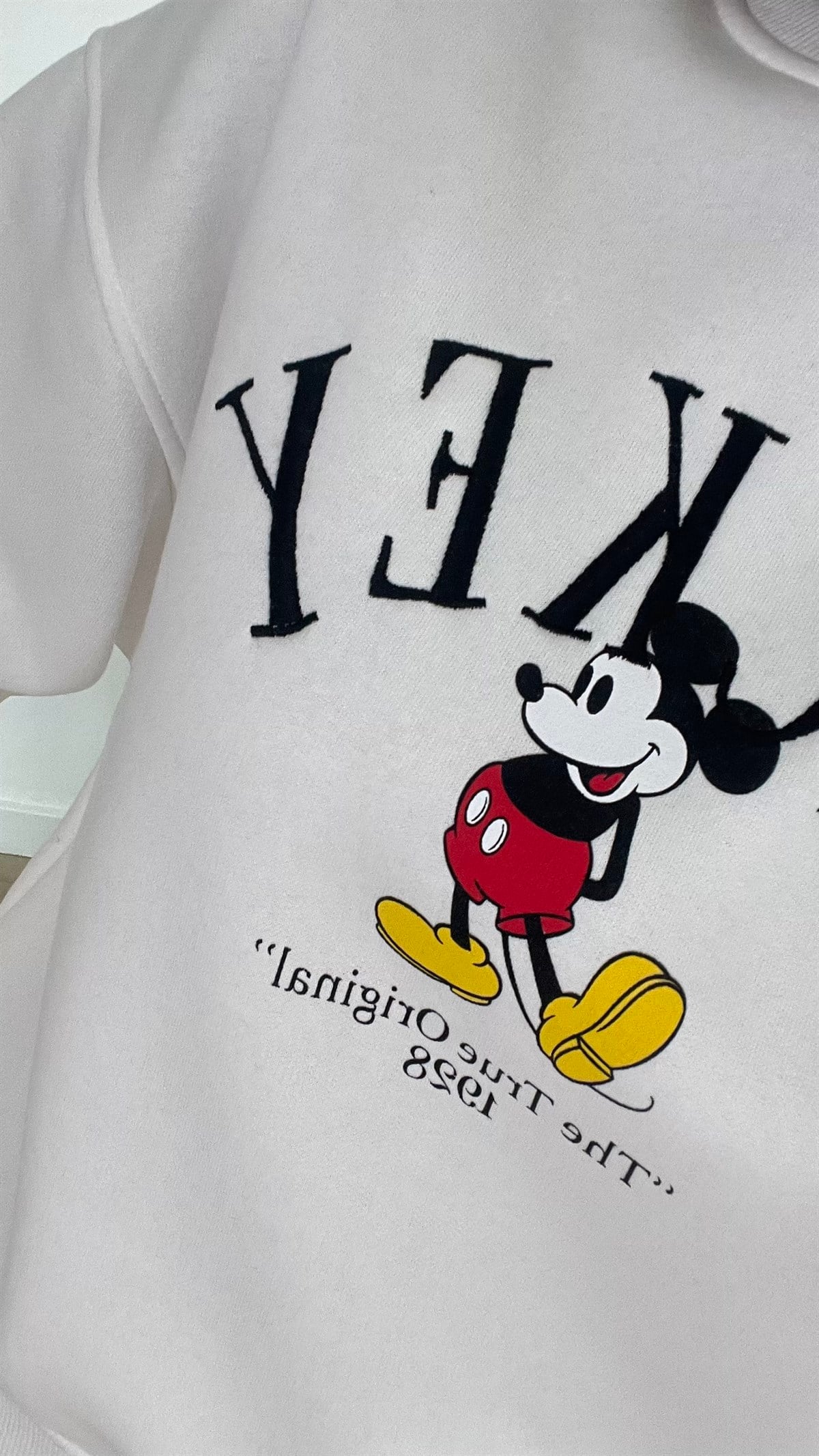 Mickey İşlemeli Beyaz Sweatshirt