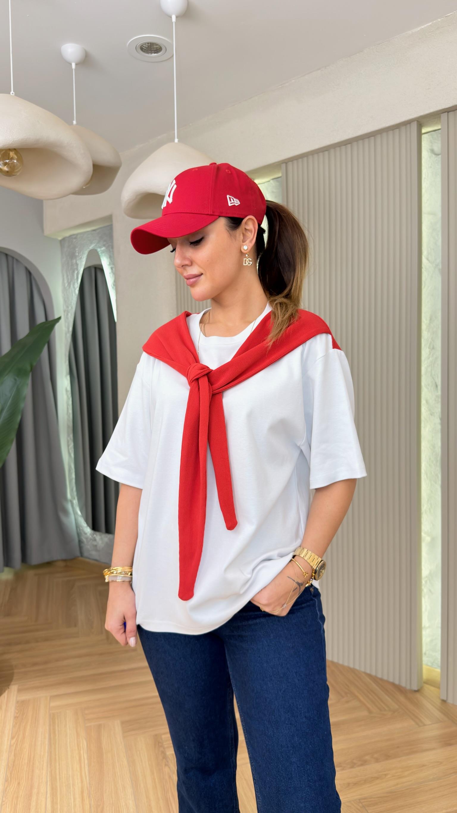Kırmızı Bağlama Detaylı Basic Tshirt