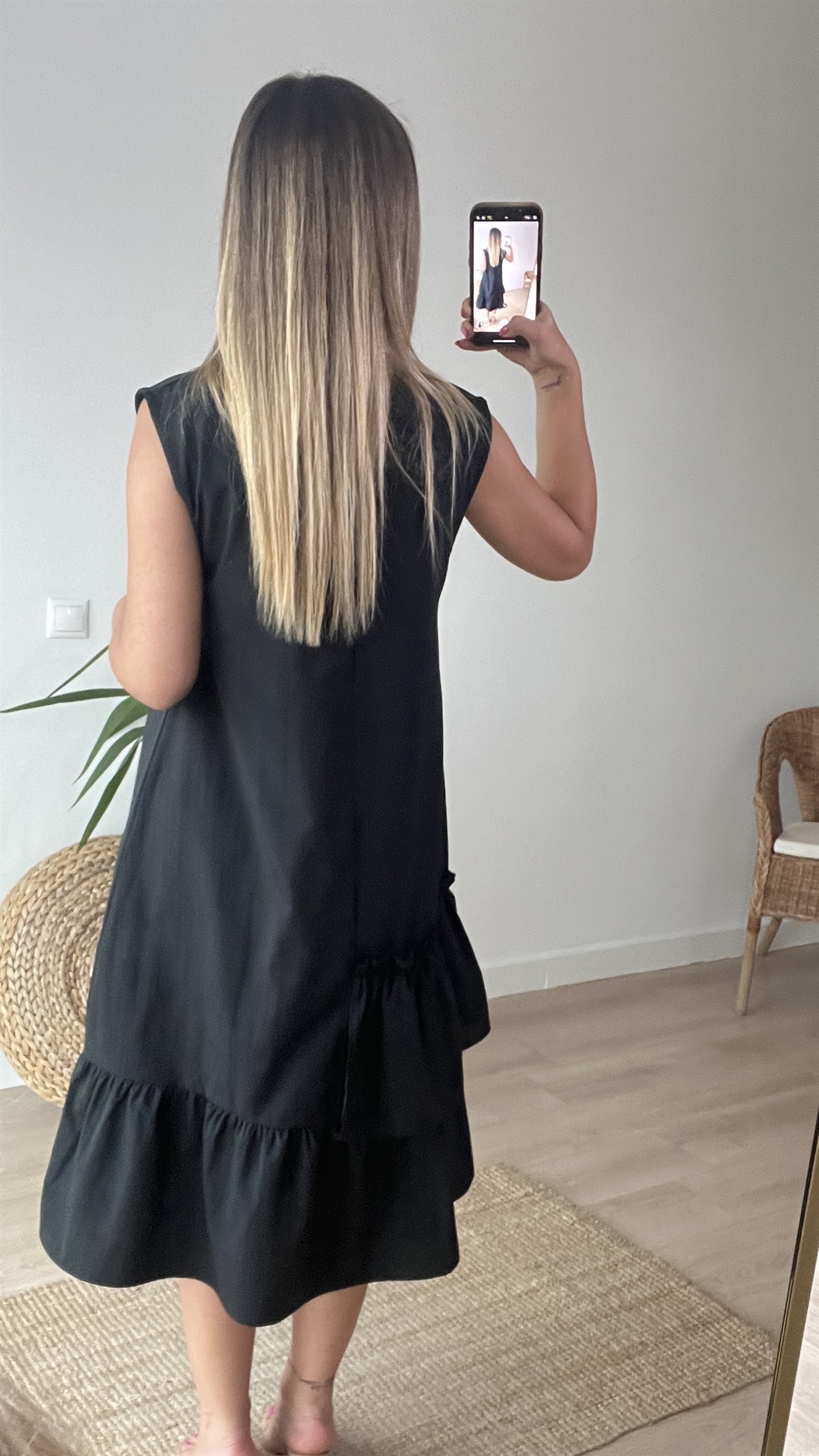Kolsuz Fırfırlı Siyah Poplin Elbise 