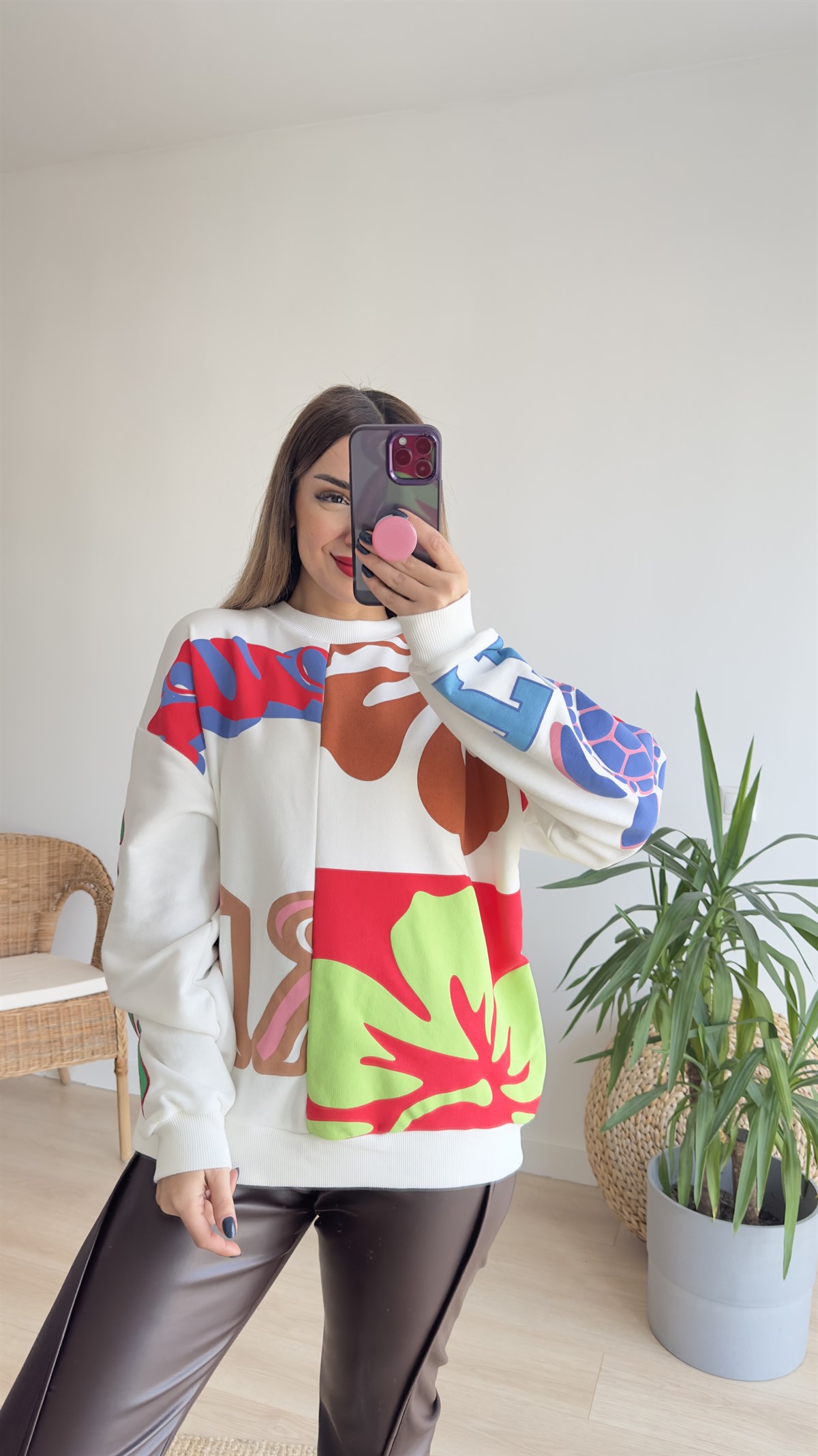 Renkli Baskılı Beyaz Sweatshirt