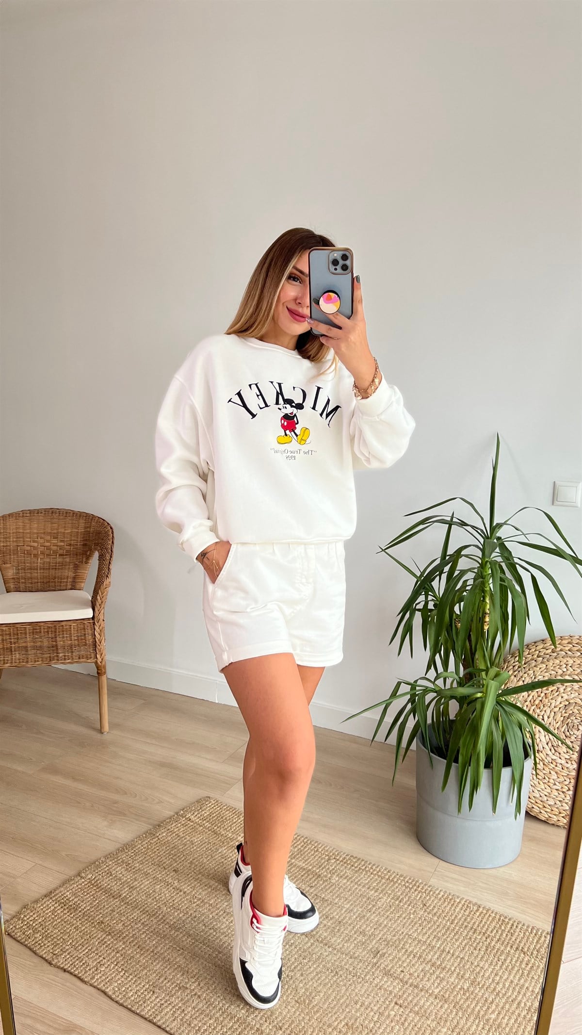 Mickey İşlemeli Beyaz Sweatshirt