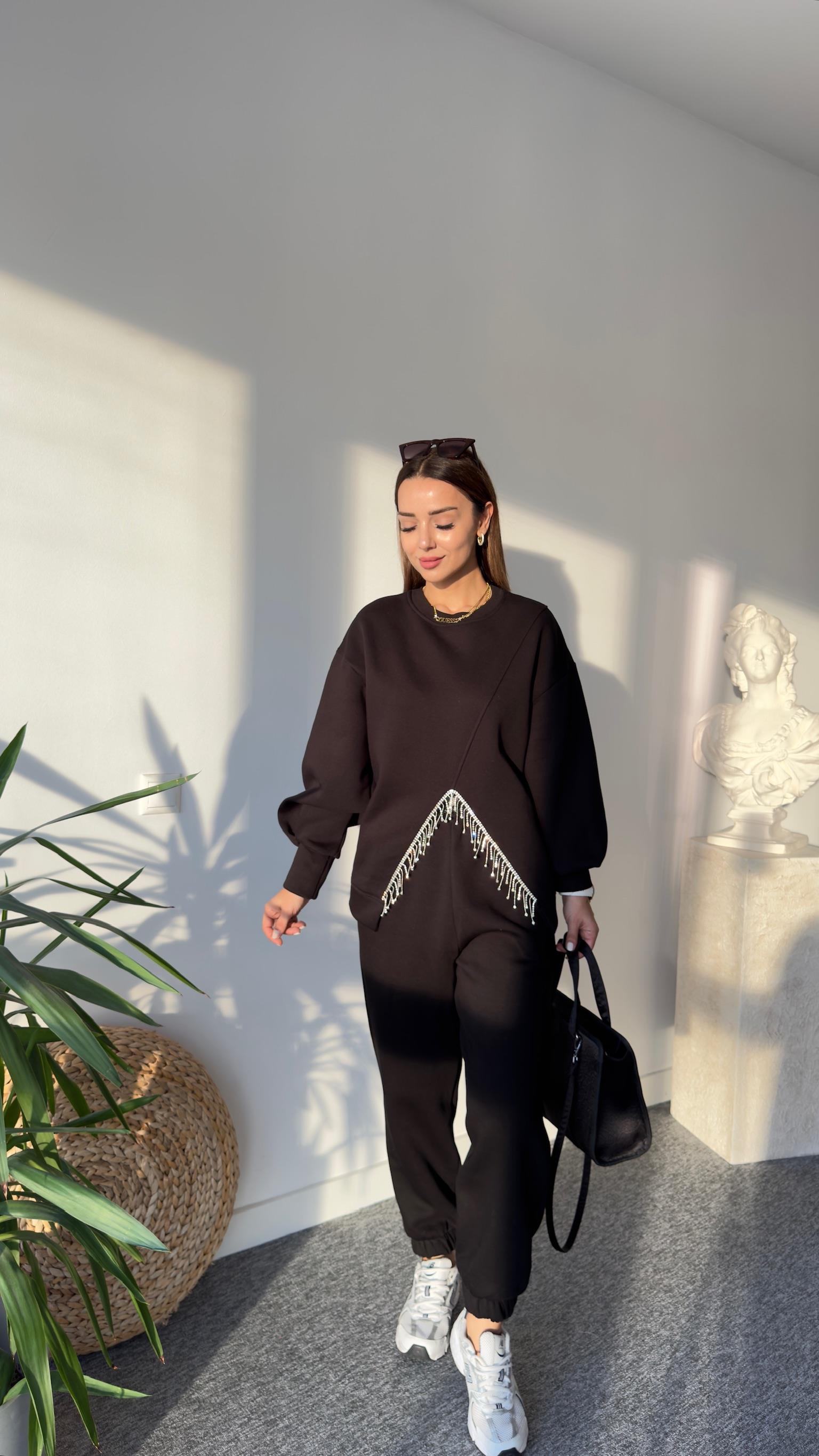 Siyah V Taş Detaylı Sweatshirt