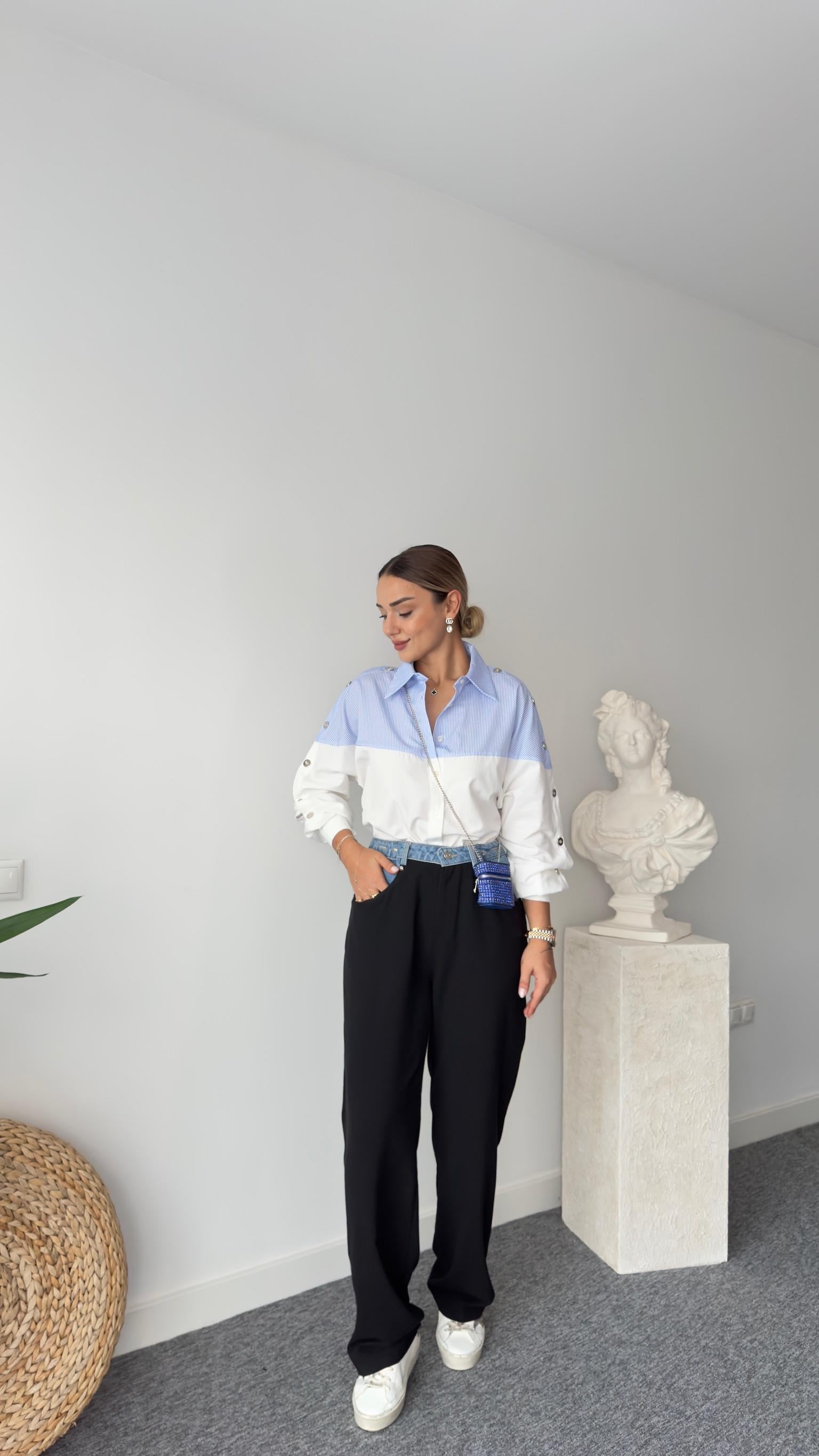 Livia Düğme Detaylı Gömlek