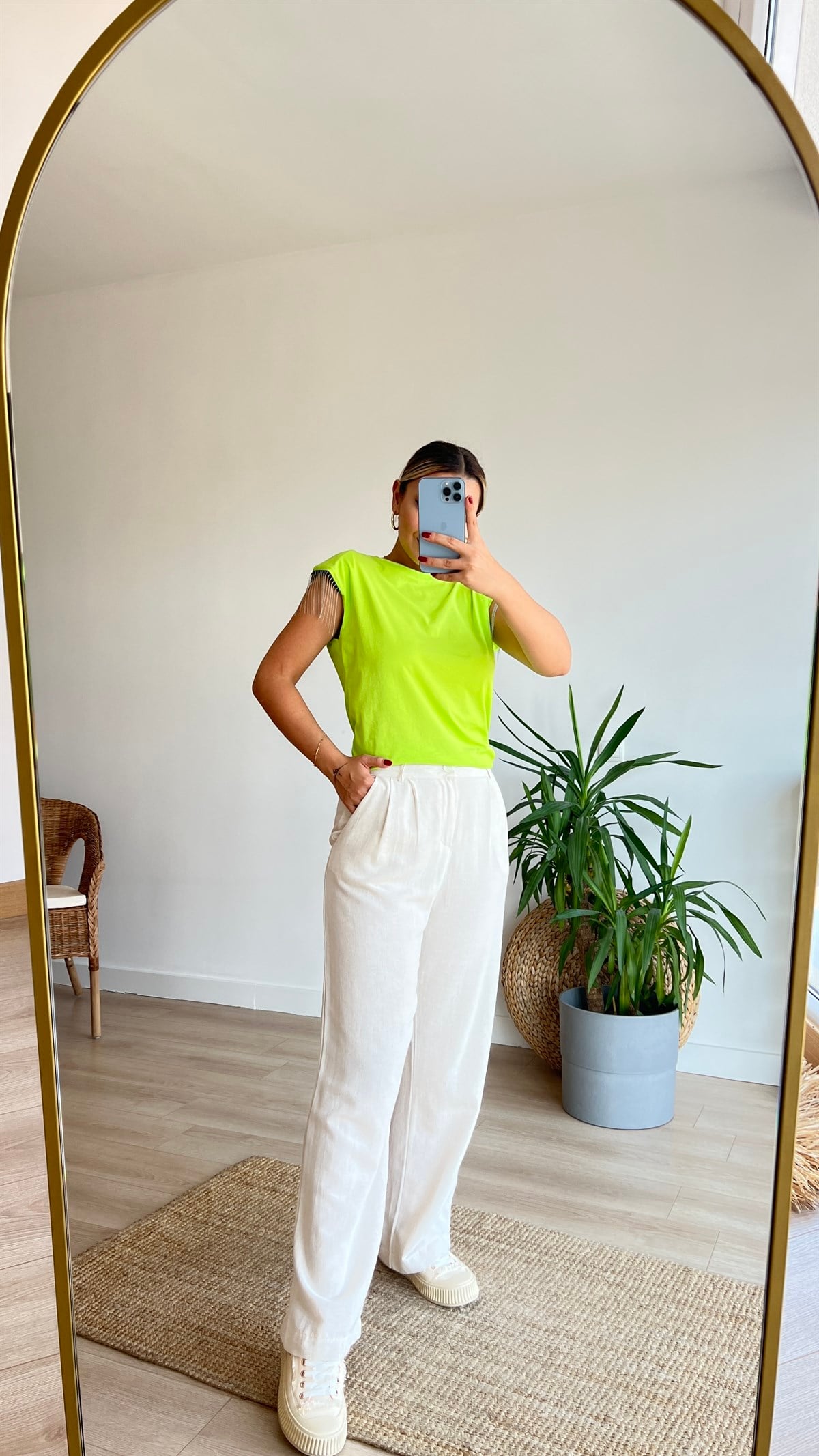 Kolu Zincir Detaylı Vatkalı Neon Yeşil Tshirt