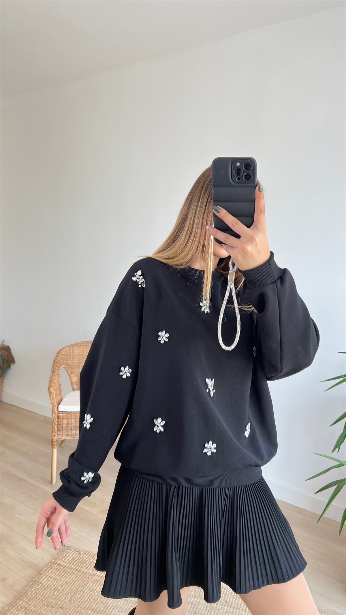 Taşlı Siyah Sweatshirt