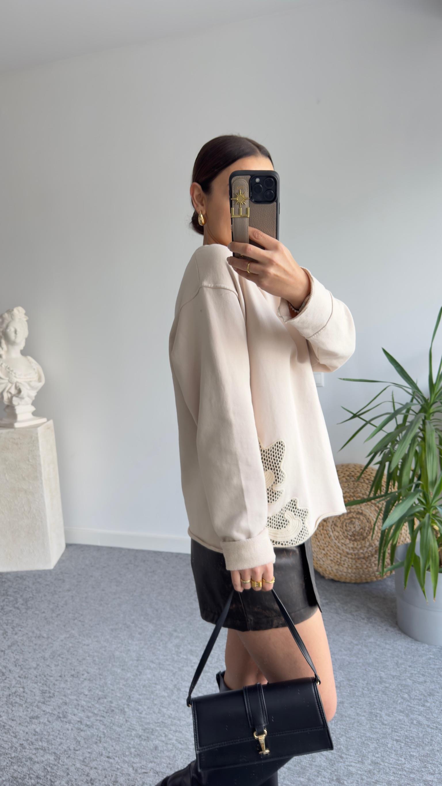 Marka Model Aplike Detay Bej Sweat