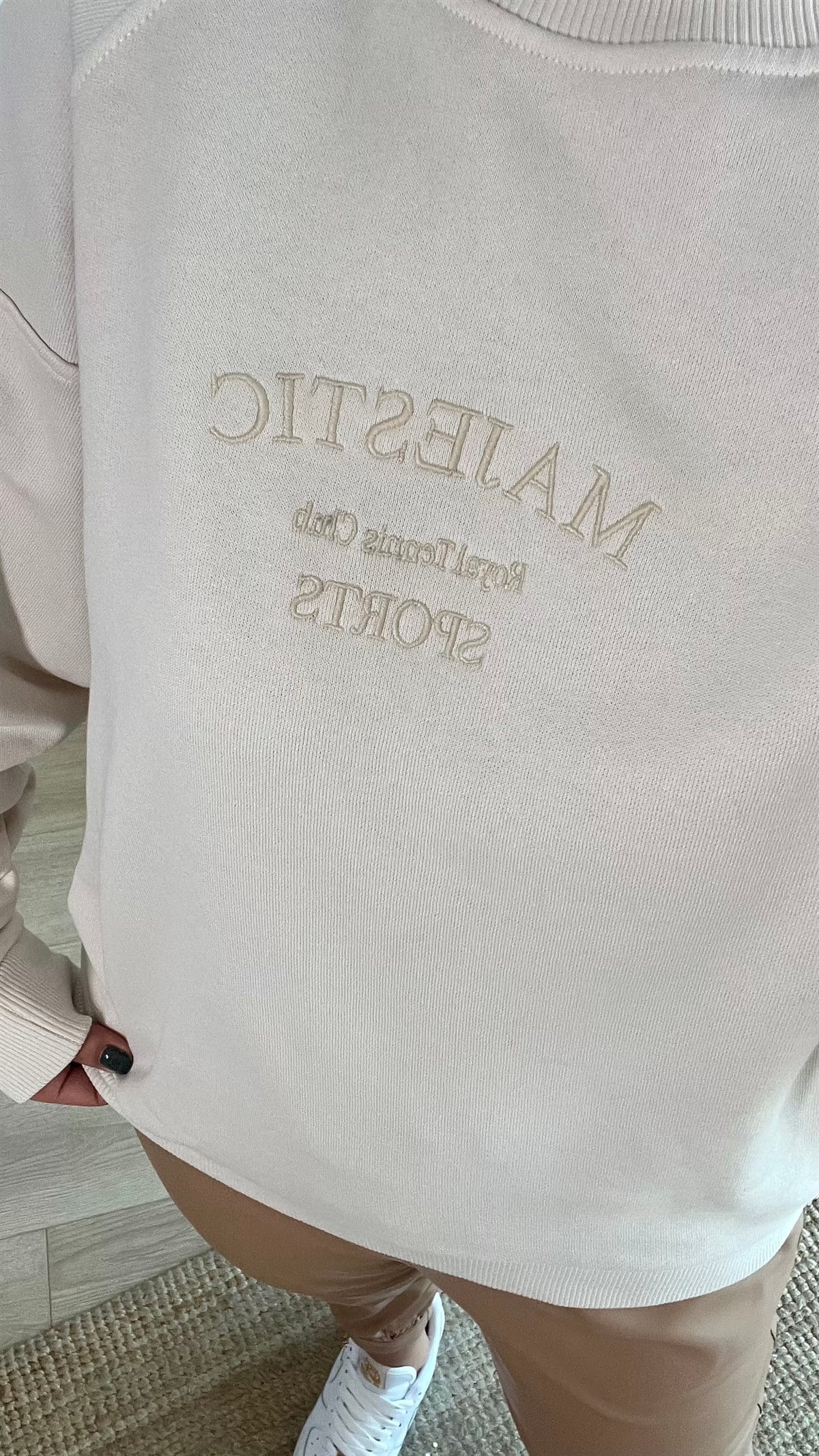  Yazı Detaylı Bej Sweat