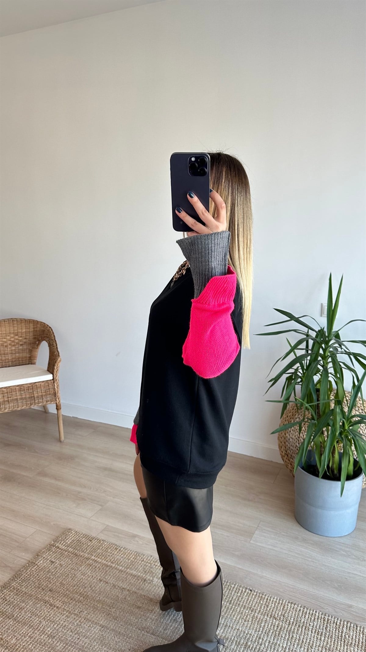 Kolları Triko Detaylı Siyah Sweatshirt