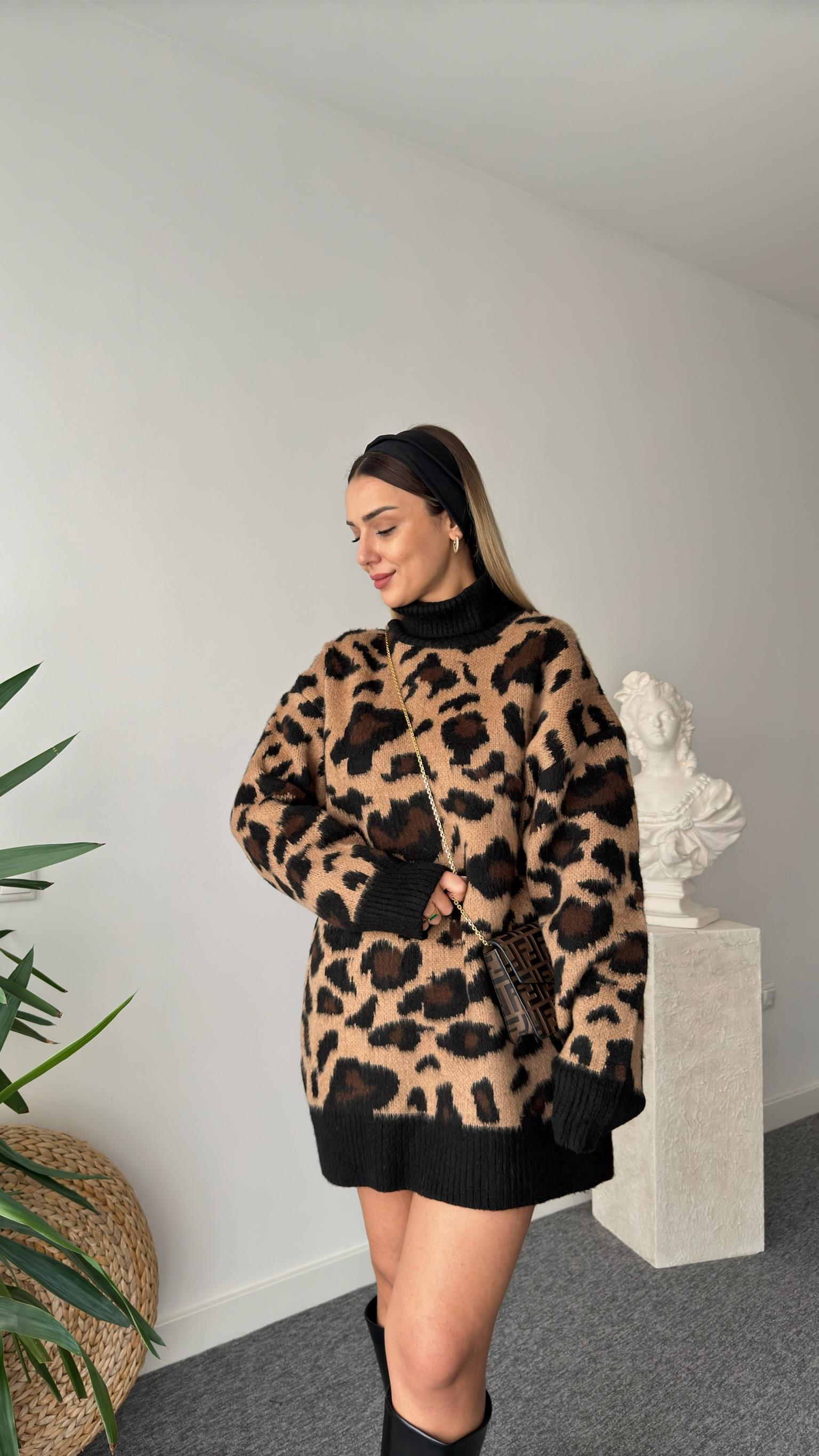 Boğazlı Leopar Desen Tunik Kazak