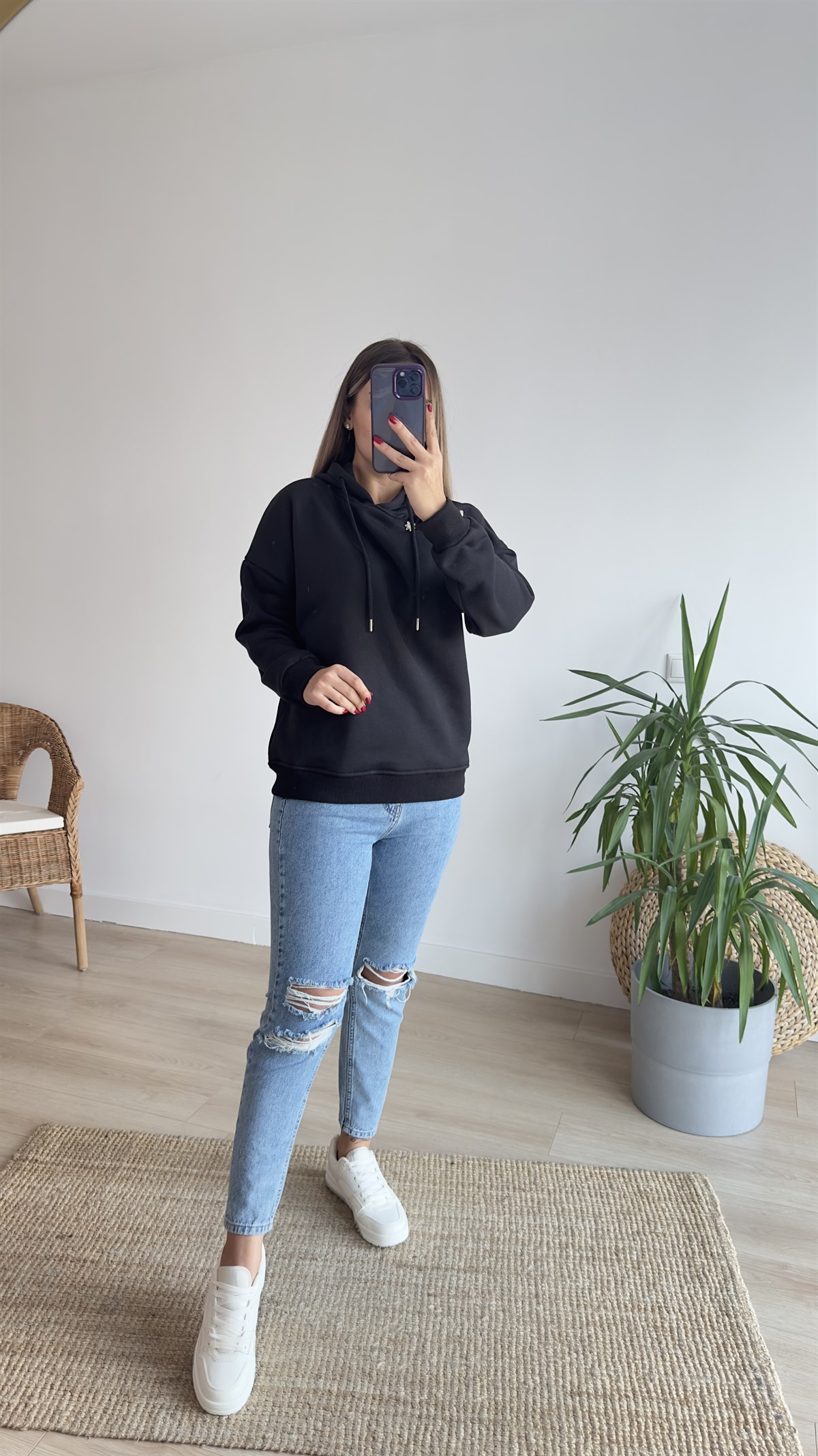 Omzu Taşlı Kapüşonlu Siyah Sweat