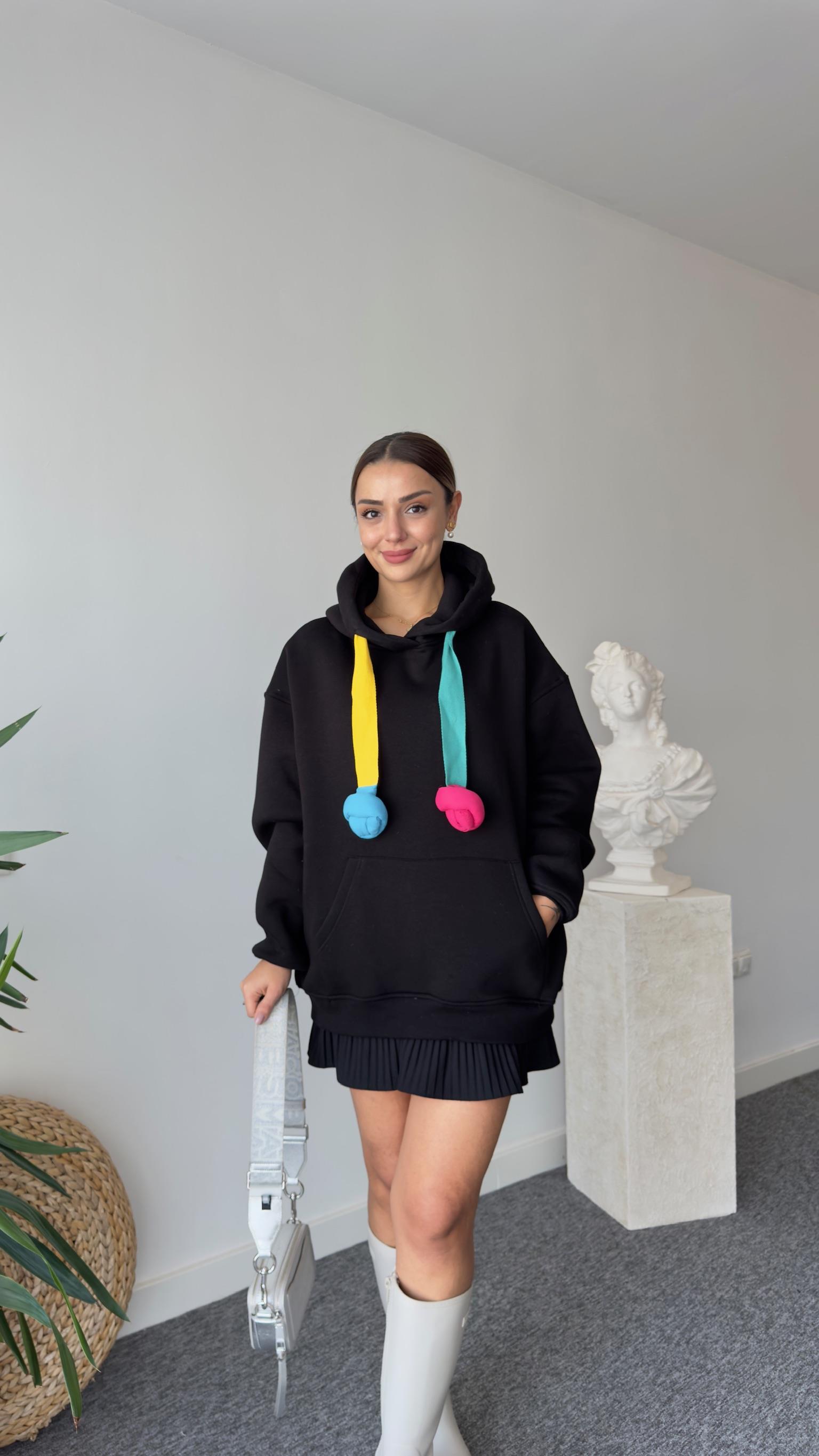Renkli Kordon Detaylı Salaş Siyah Sweatshirt