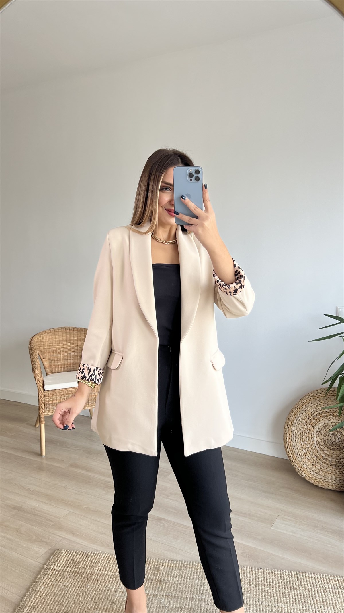 Leopar Astar Detaylı Bej Ceket