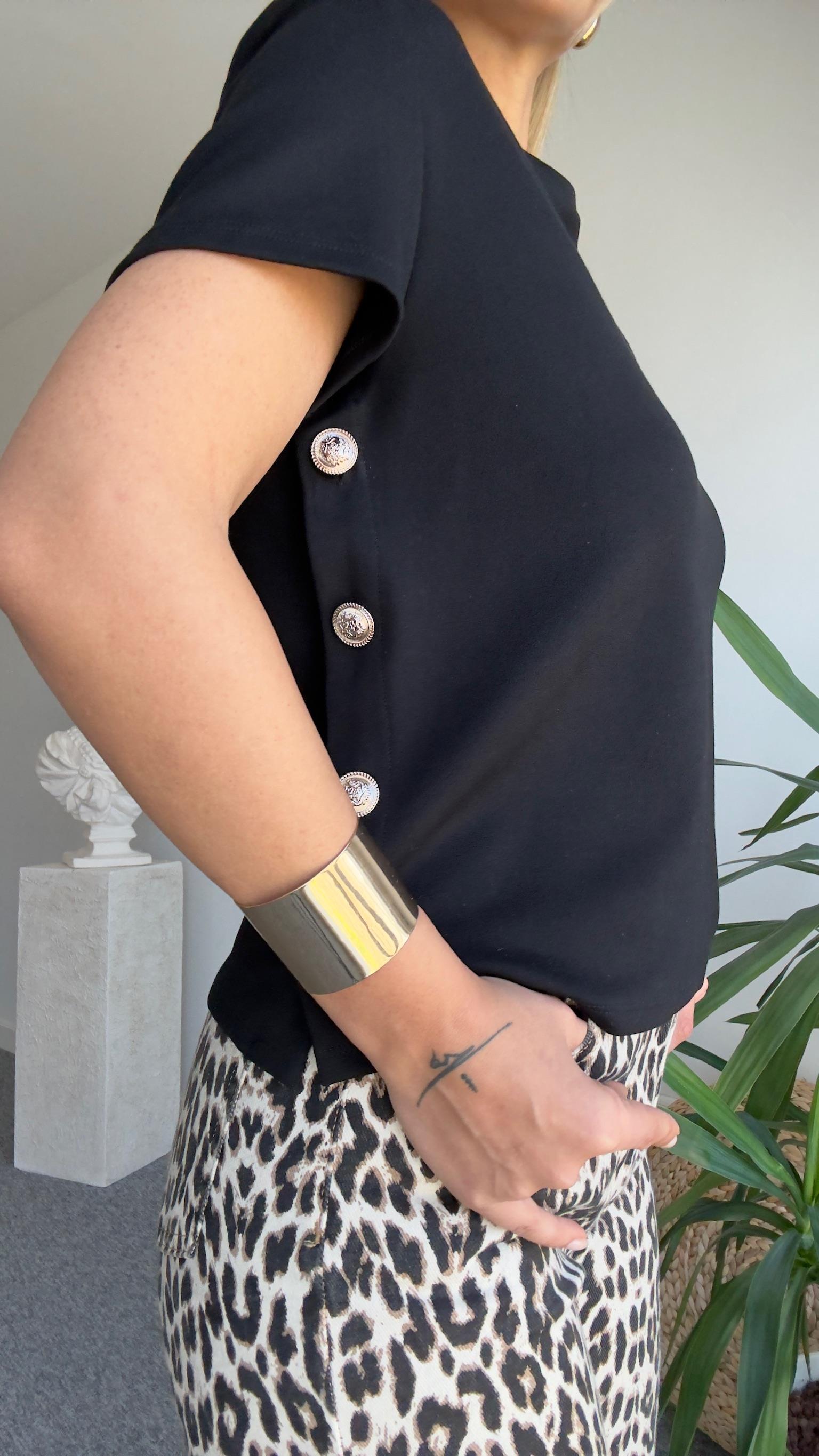 Orj Marka Yanları Gold Düğme Siyah Tshirt