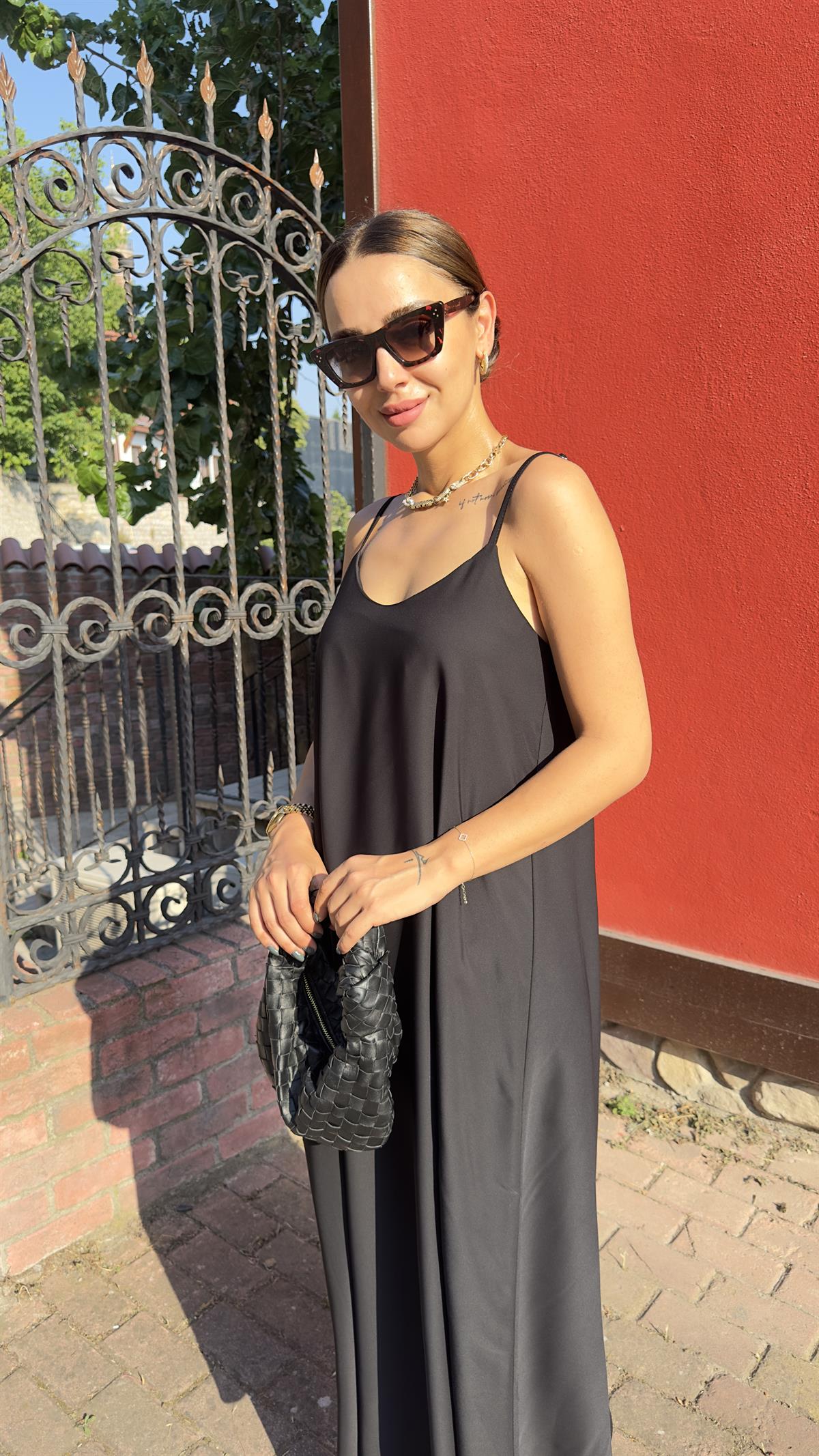 Askılı Siyah Uçuş Elbise 