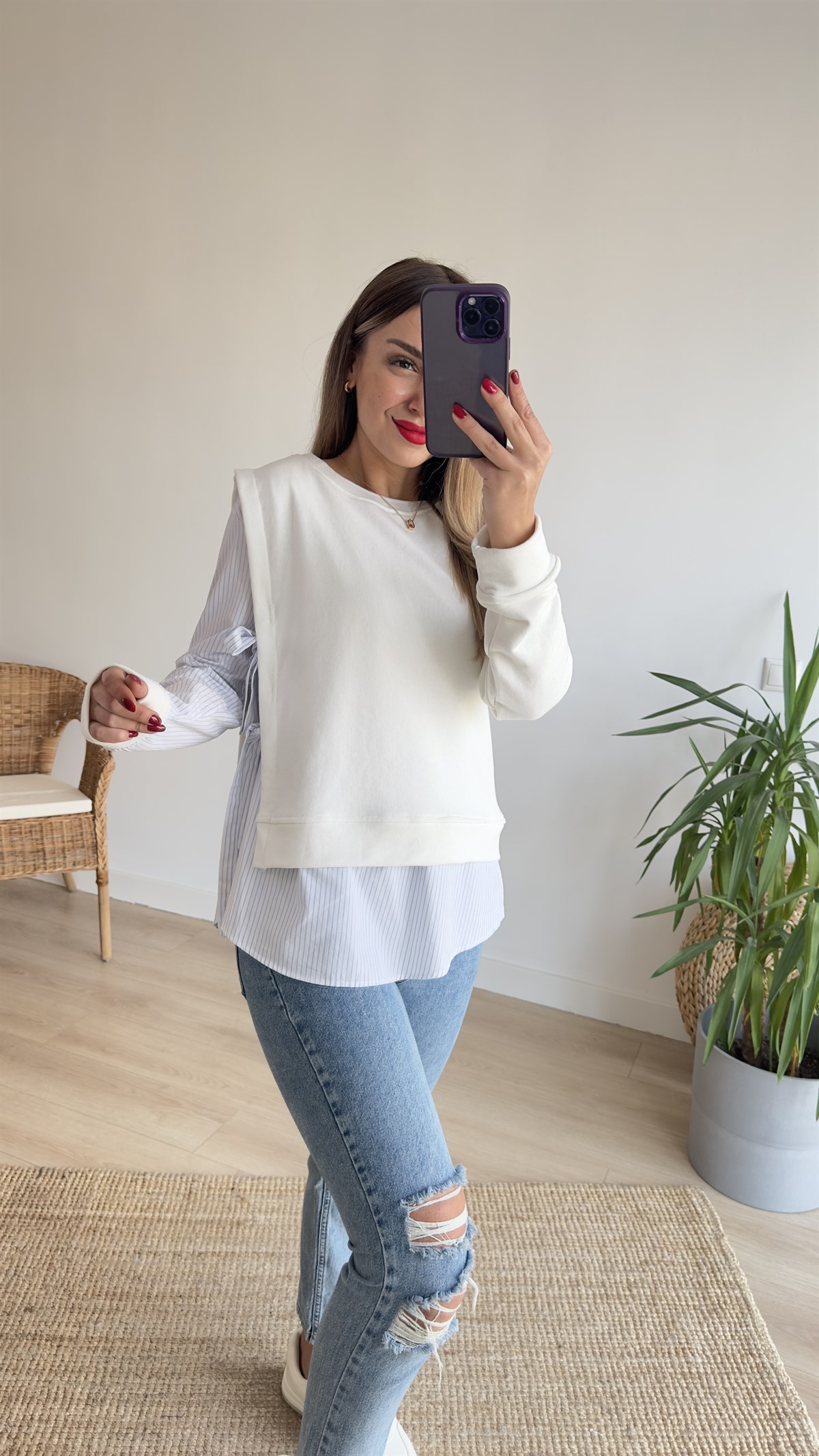 Çizgili Gömlek Detaylı Beyaz Sweat